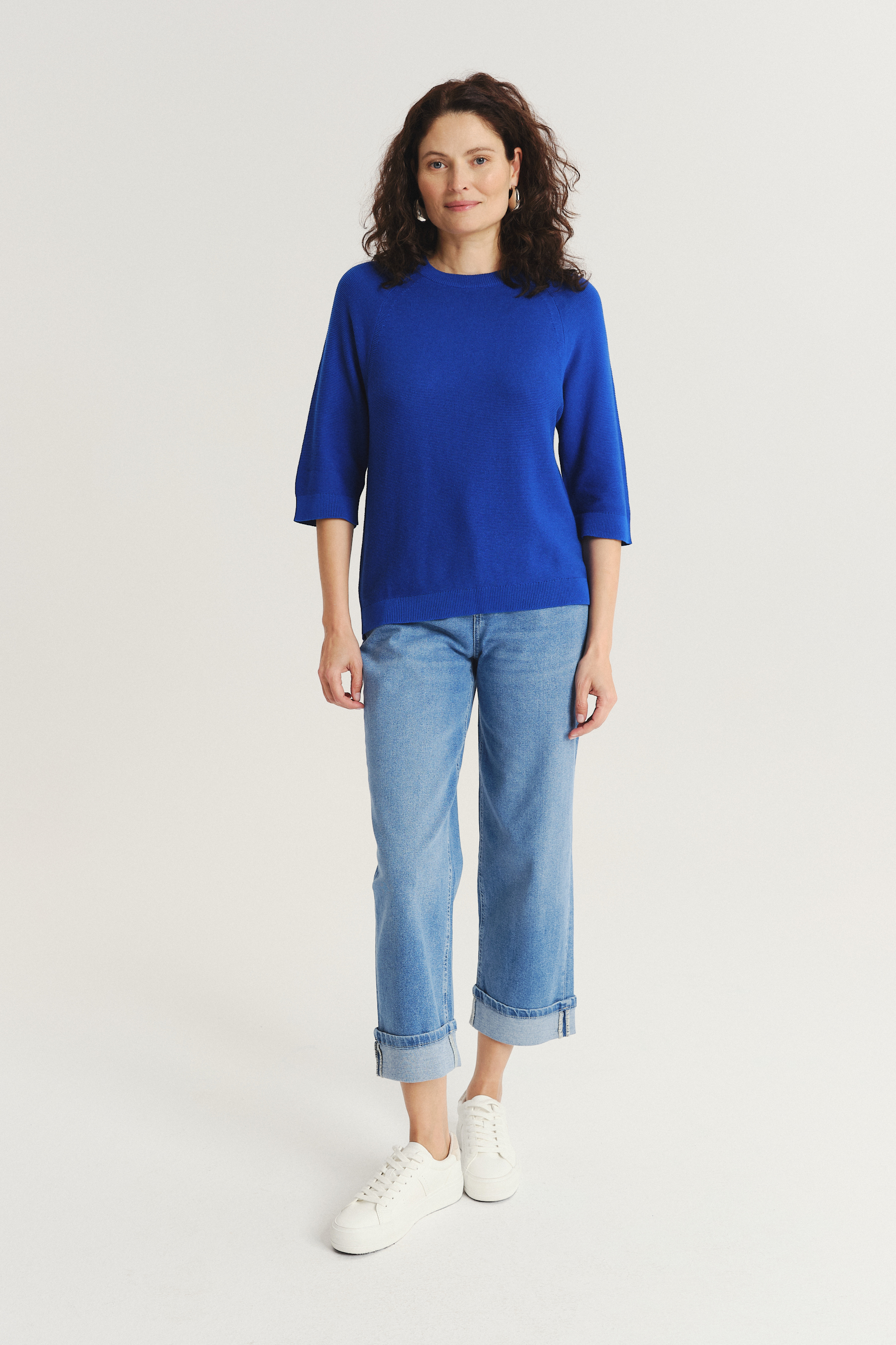 Kobaltowy sweter z rękawem 3/4