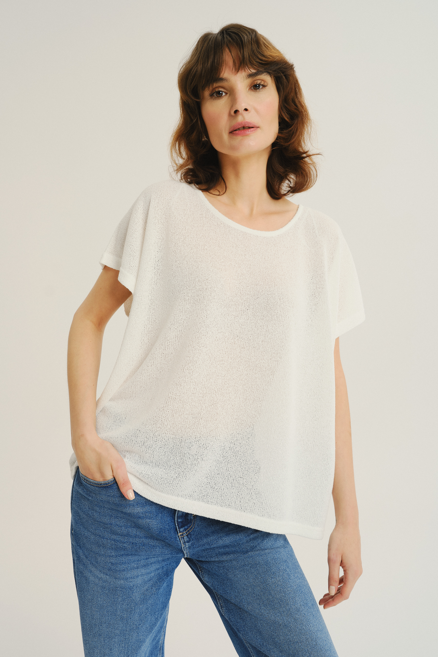 Lekki biały sweter z krótkim rękawem