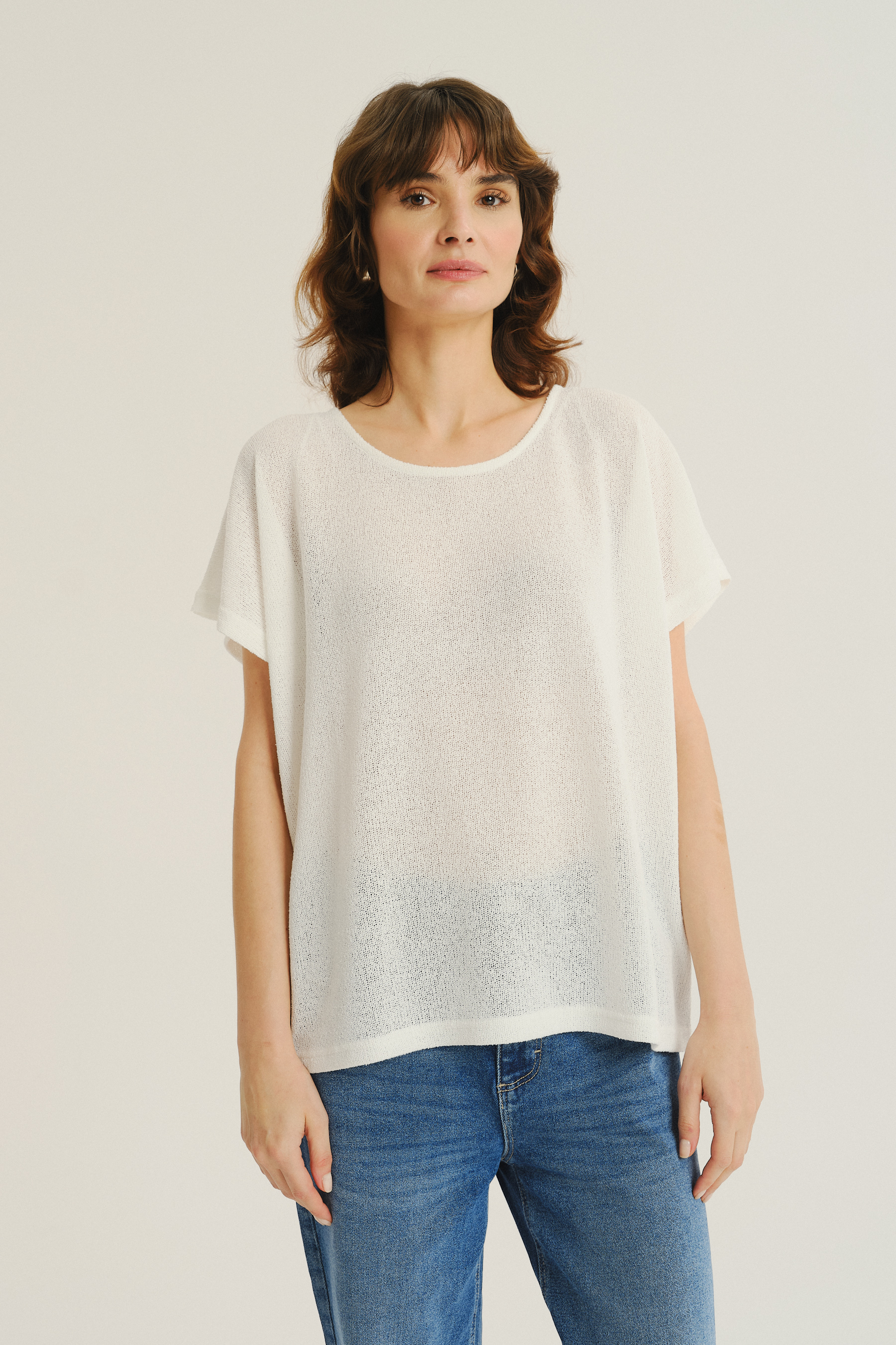 Lekki biały sweter z krótkim rękawem