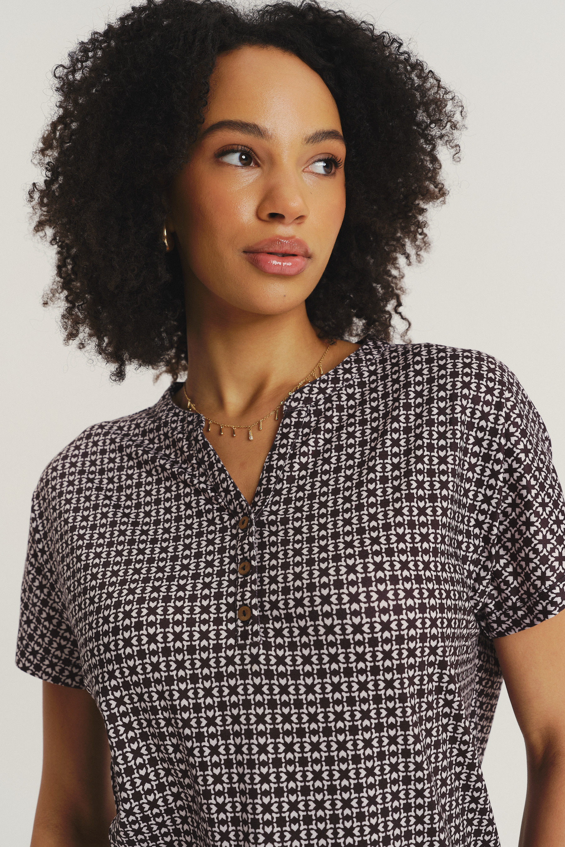 Printowany top z dekoltem w V