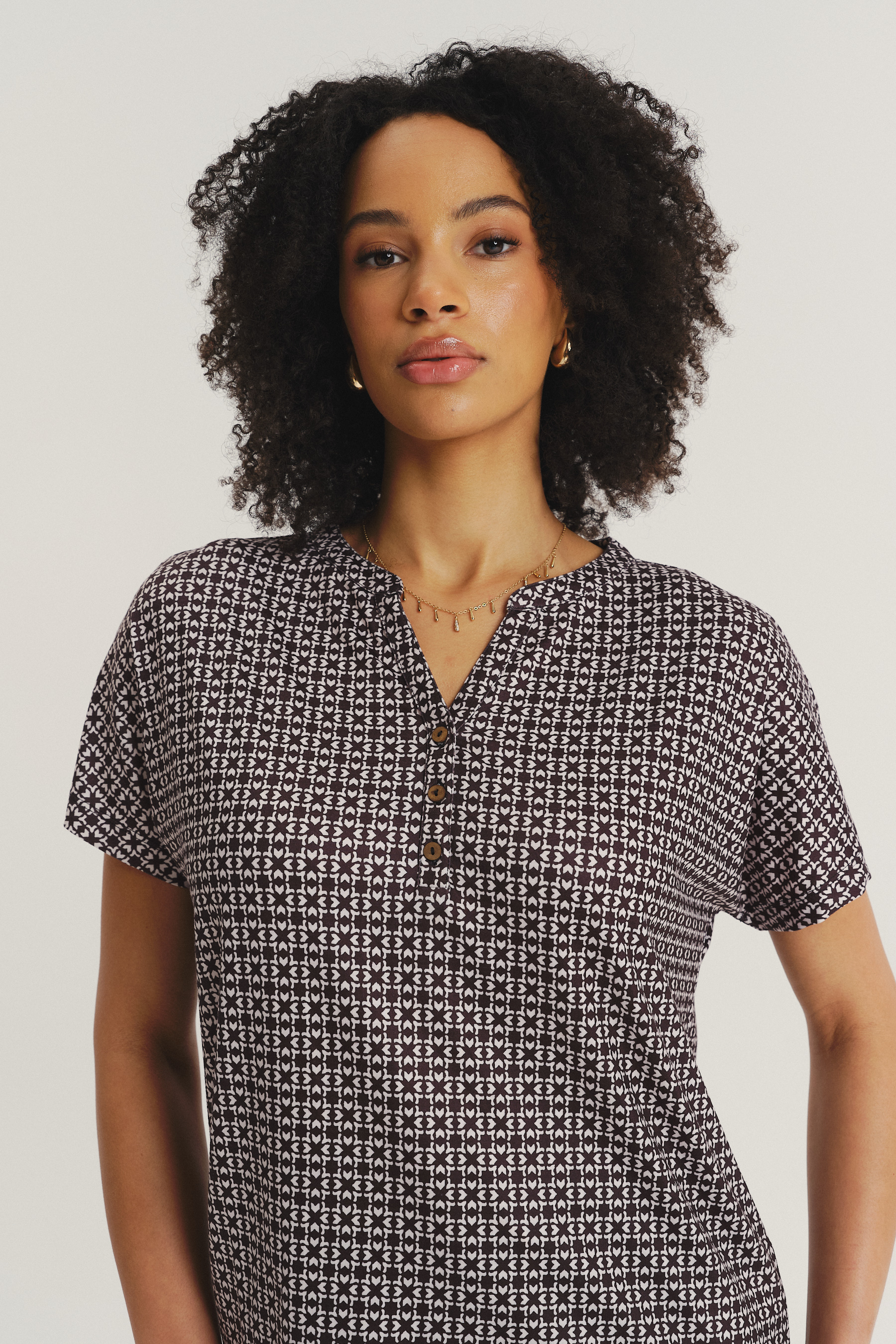 Printowany top z dekoltem w V