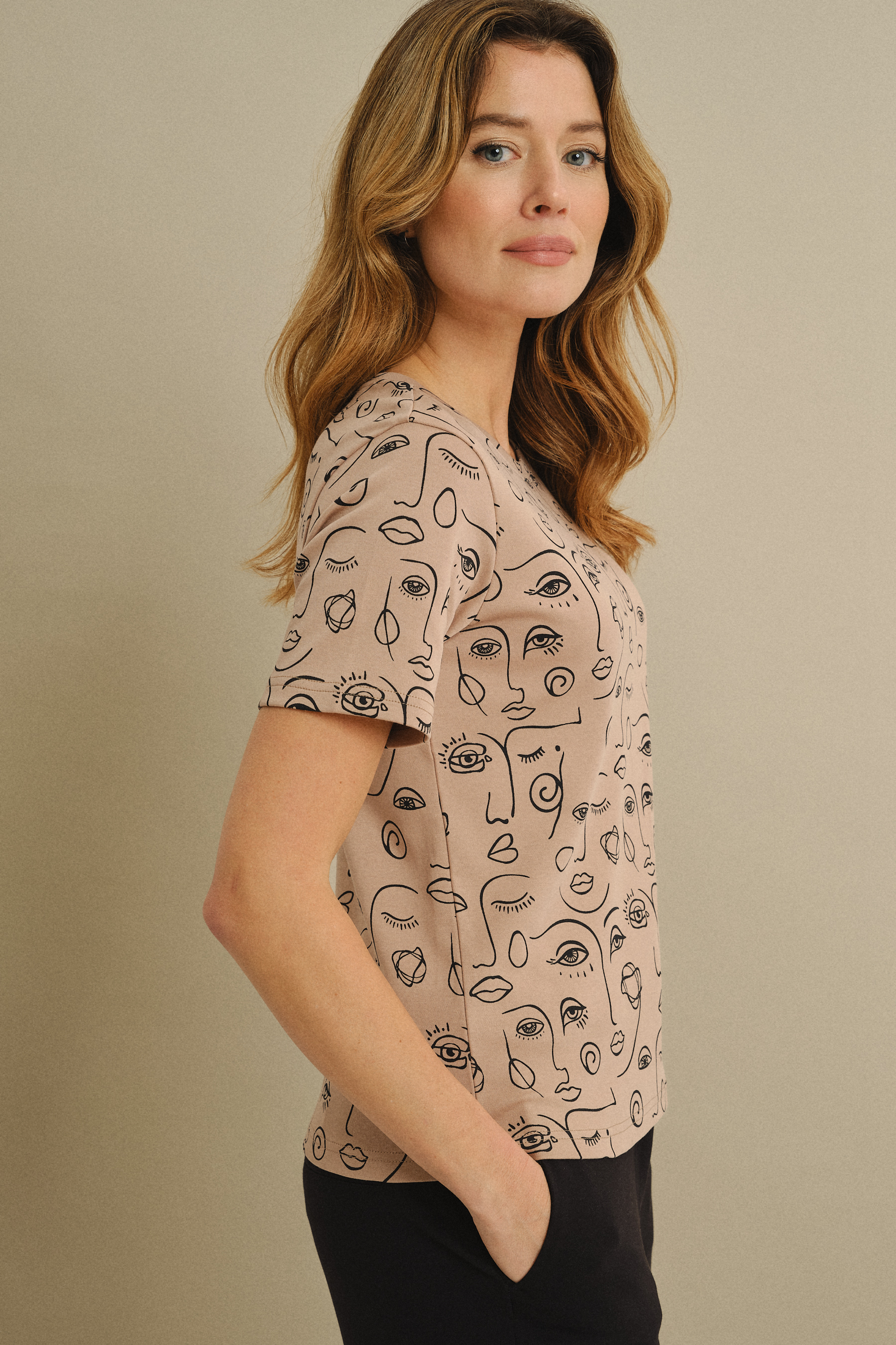 Beżowy printowany t-shirt