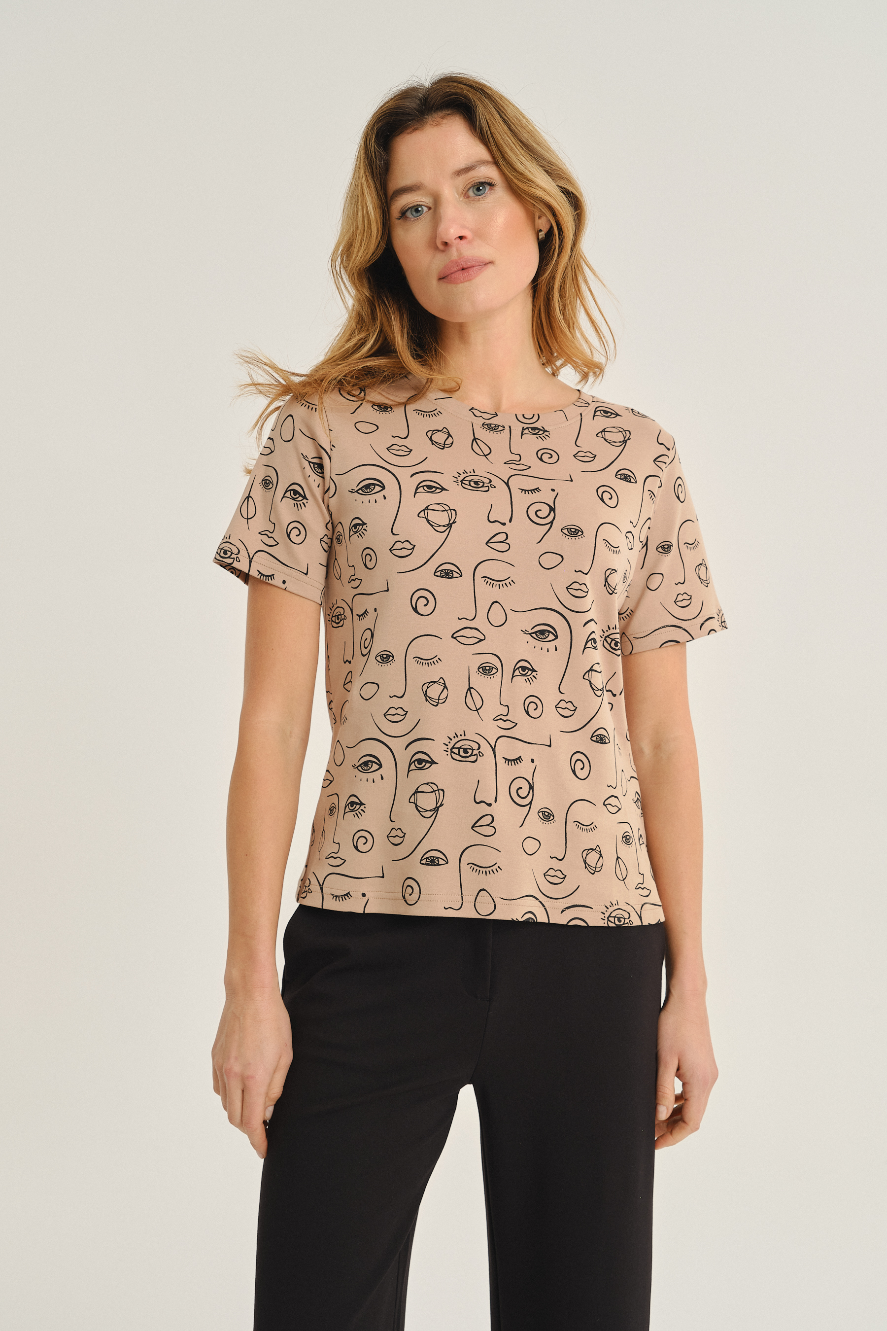Beżowy printowany t-shirt