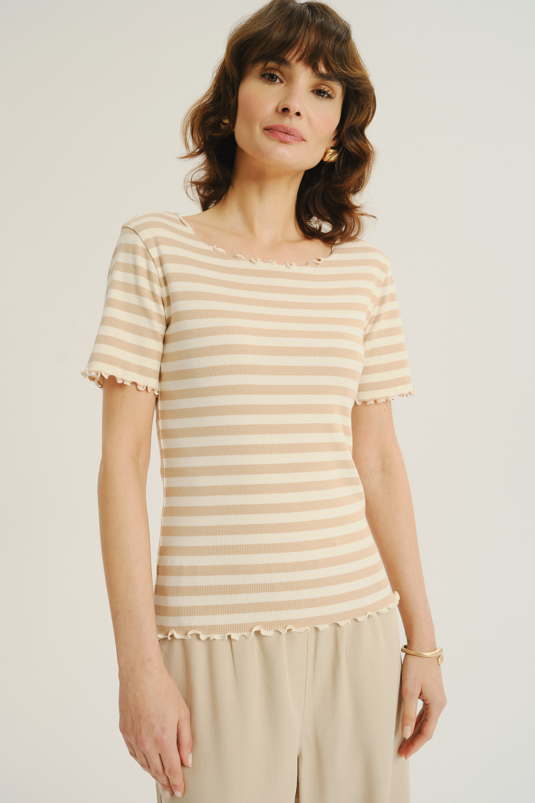 Biało-beżowy top z krótkim rękawem