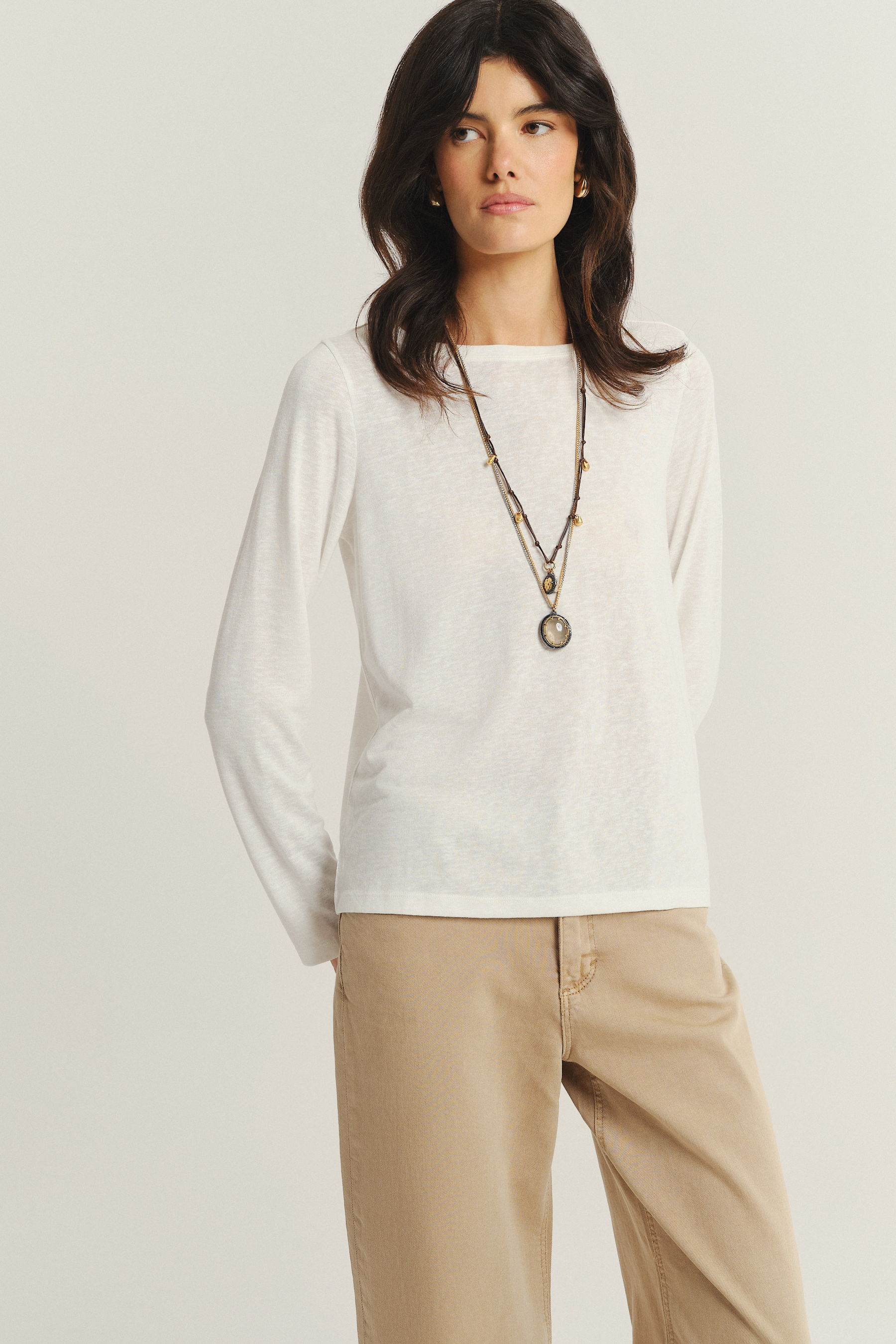 Biały top z długim rękawem