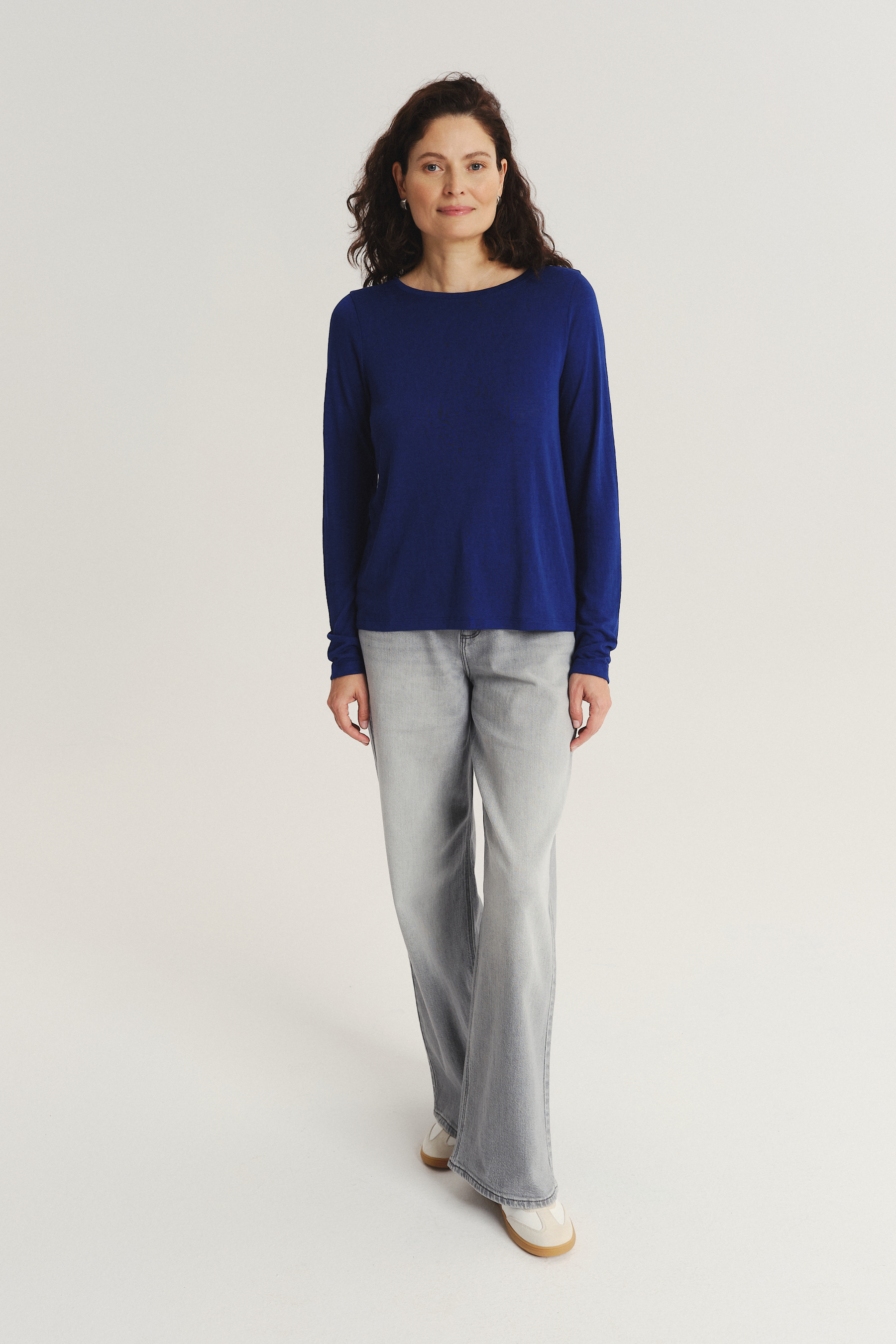 Granatowy top z długim rękawem