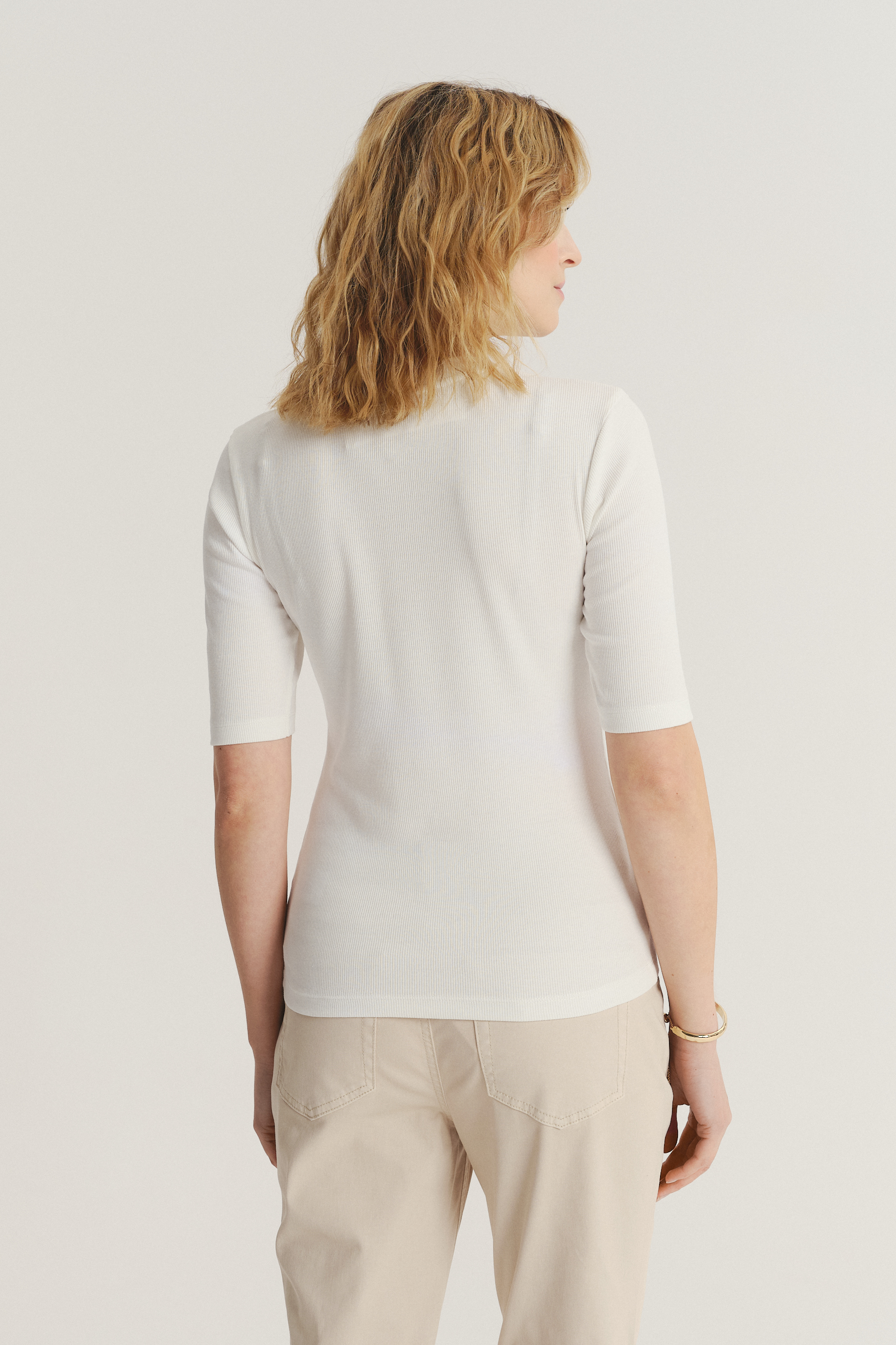 Biały top z rękawem do łokcia