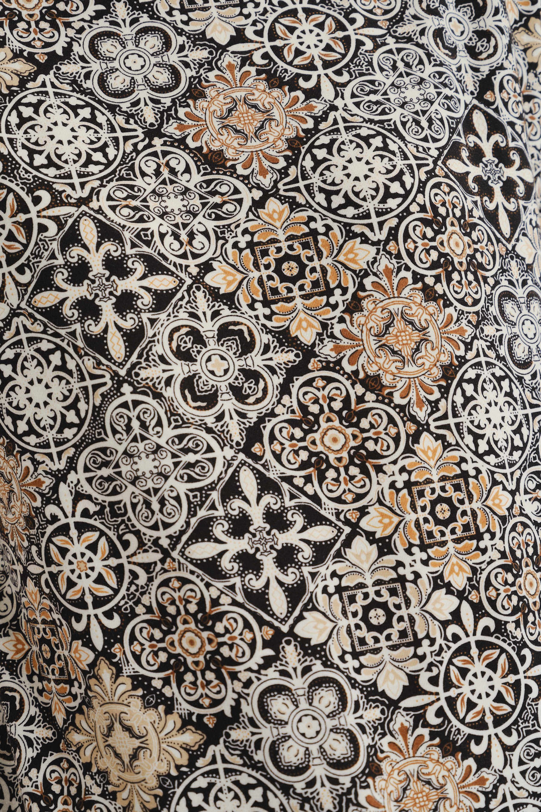 Efektowny top z nadrukiem typu paisley