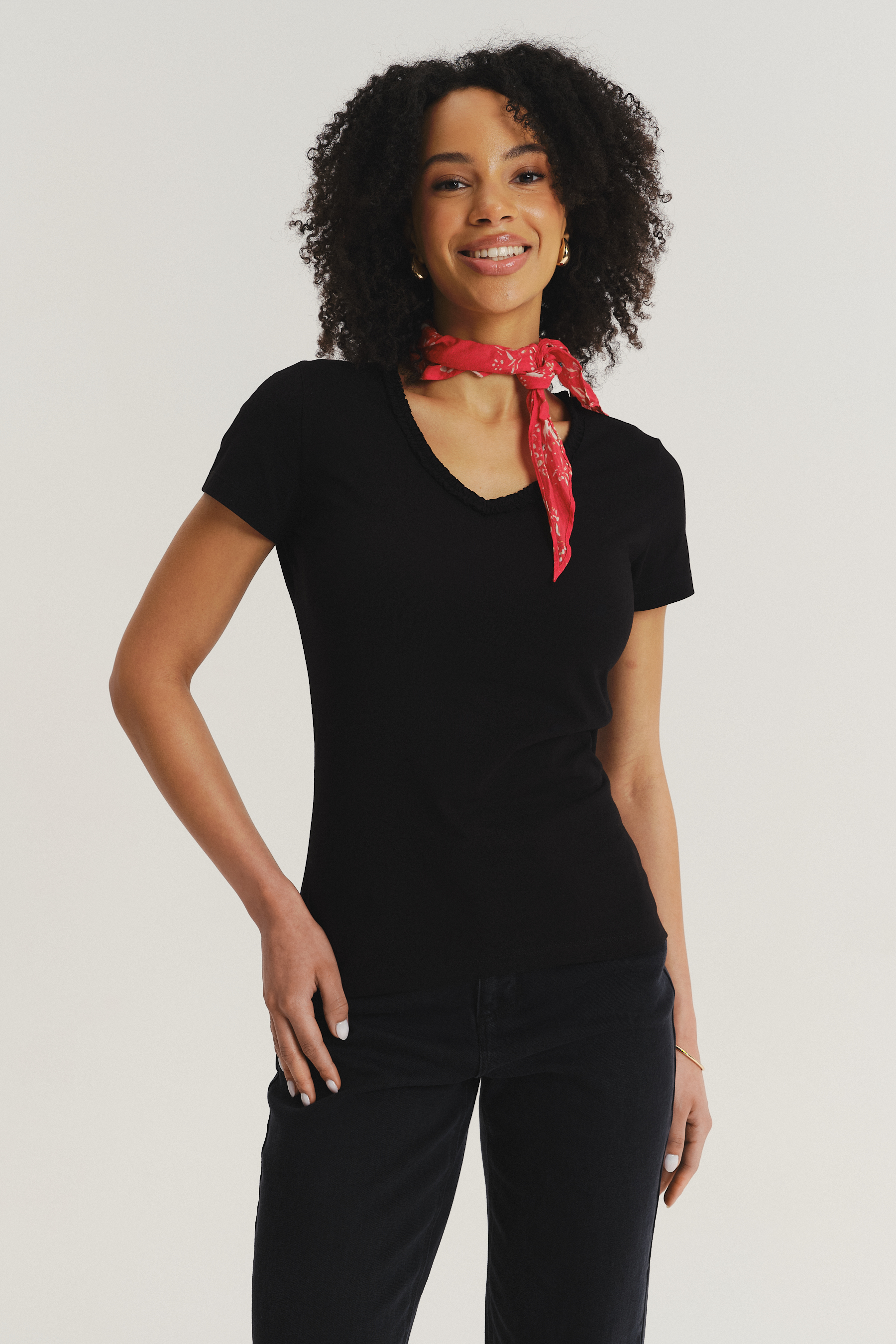 Czarny dopasowany top