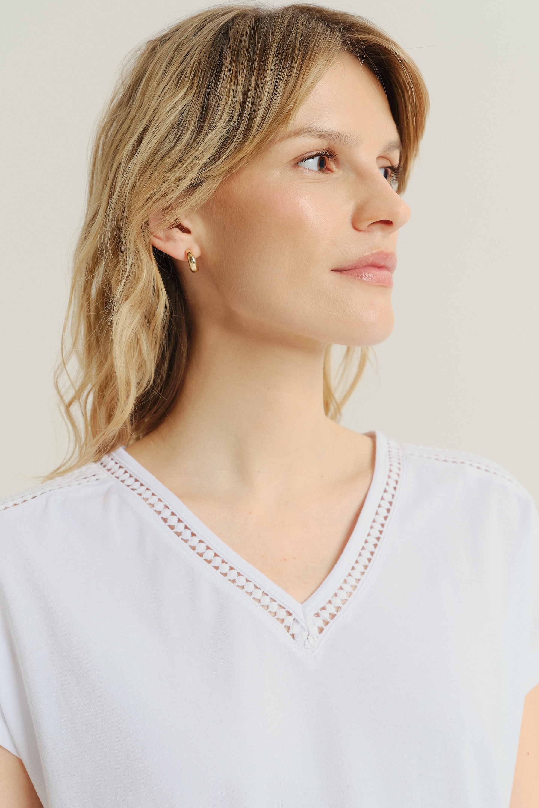 Uniwersalny top w białym kolorze