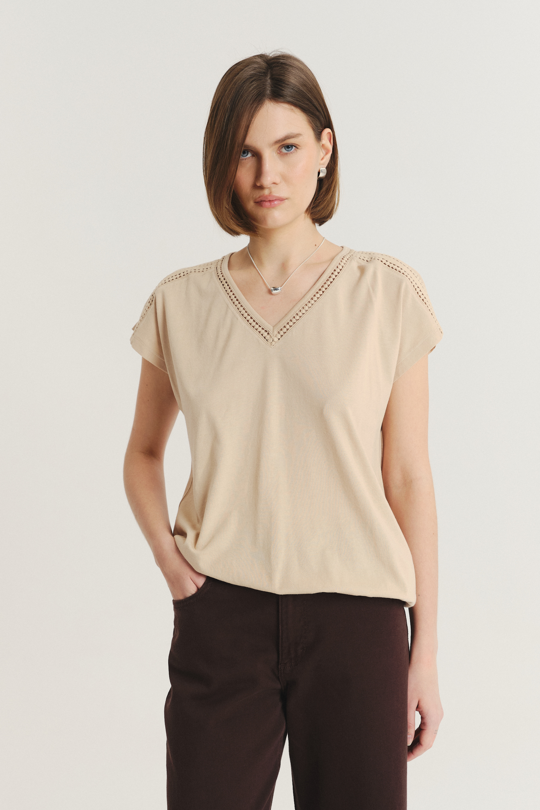 Uniwersalny beżowy top