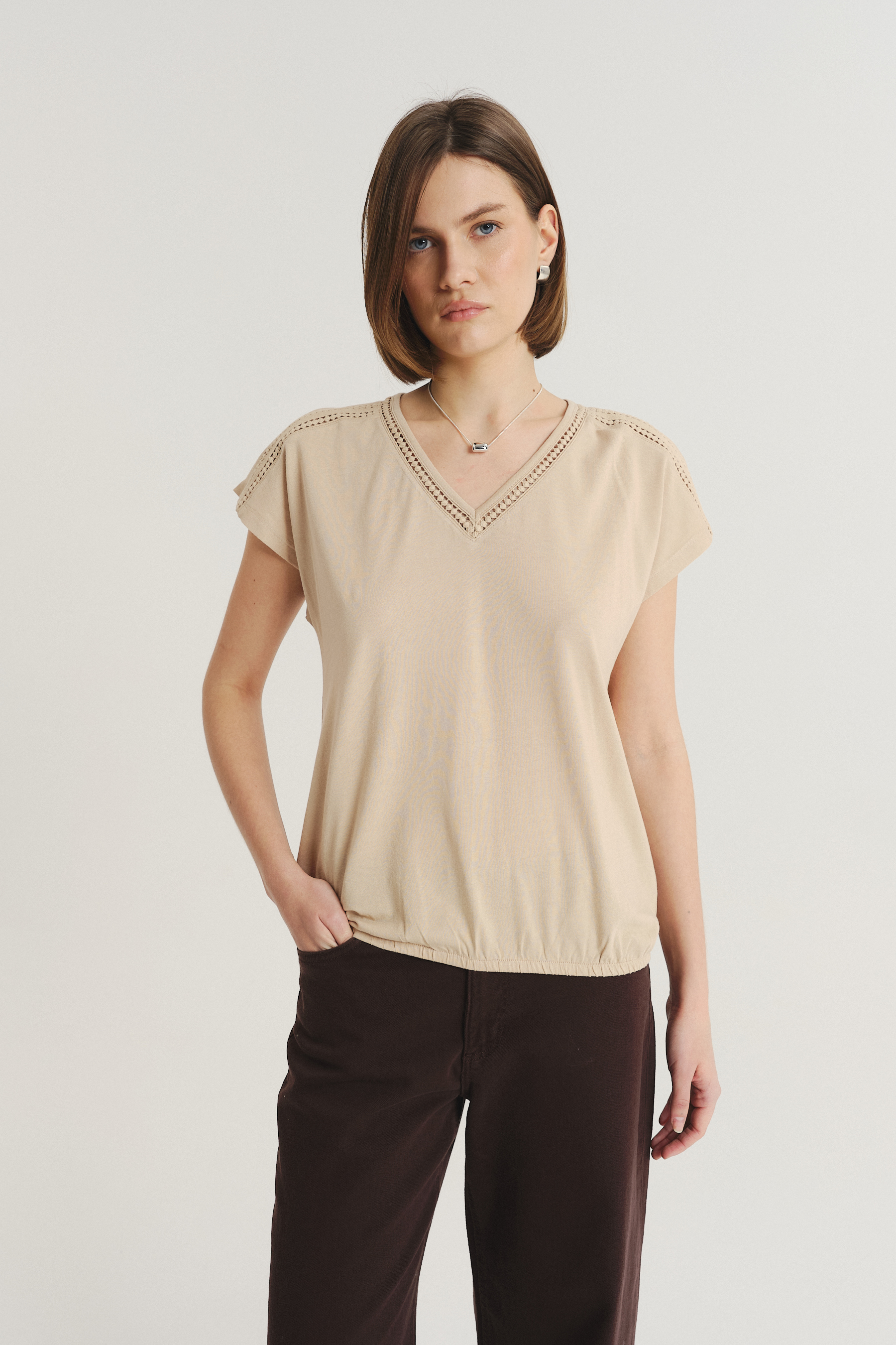 Uniwersalny beżowy top