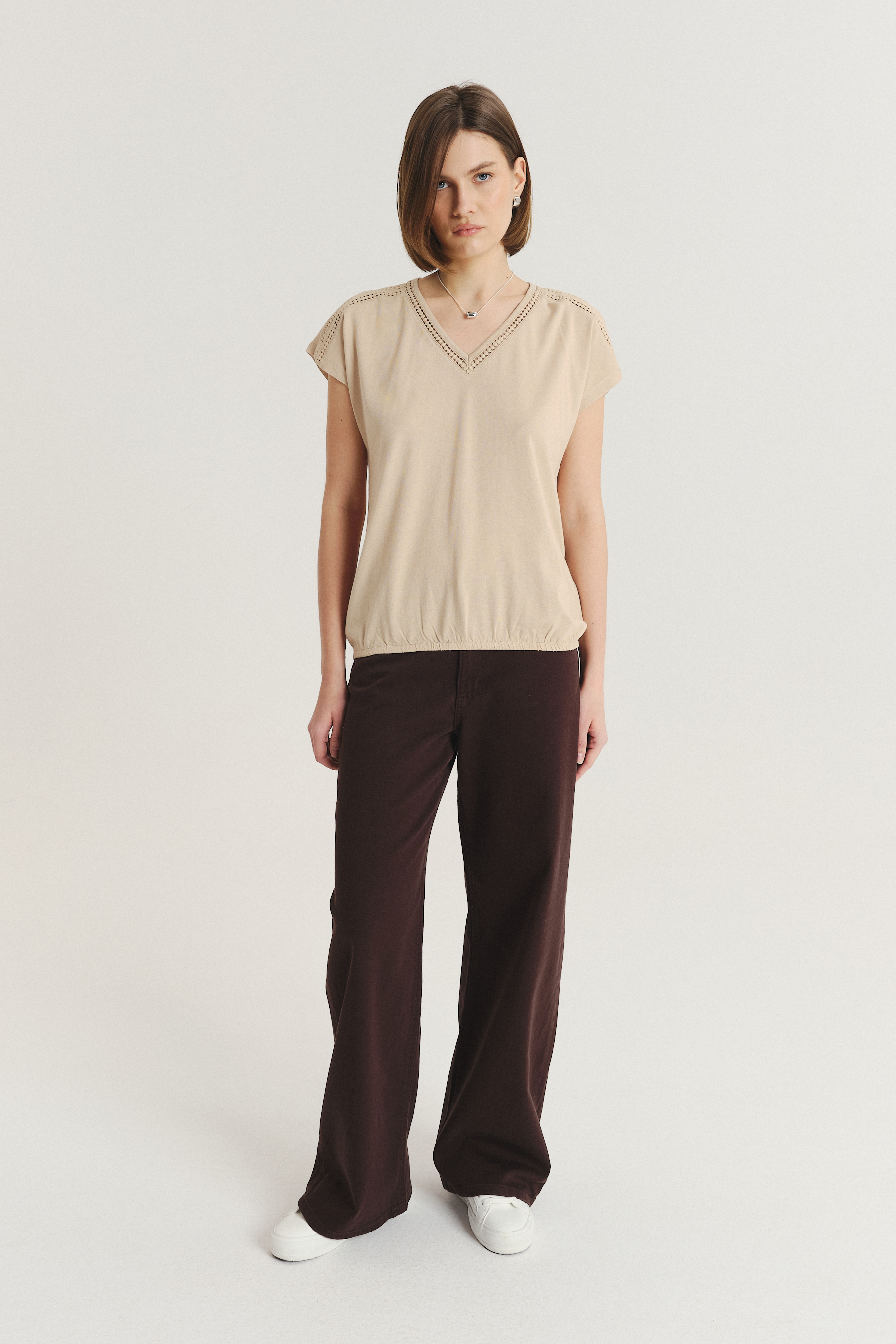 Uniwersalny beżowy top