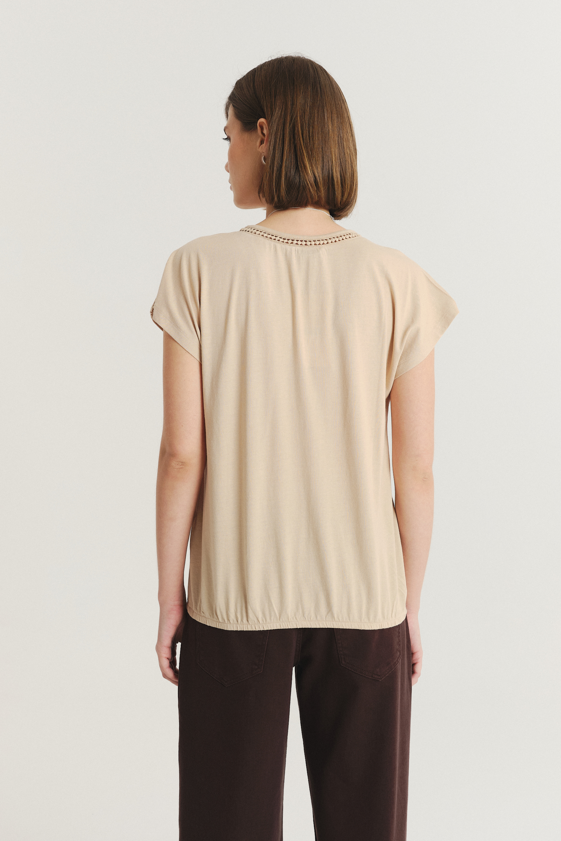 Uniwersalny beżowy top