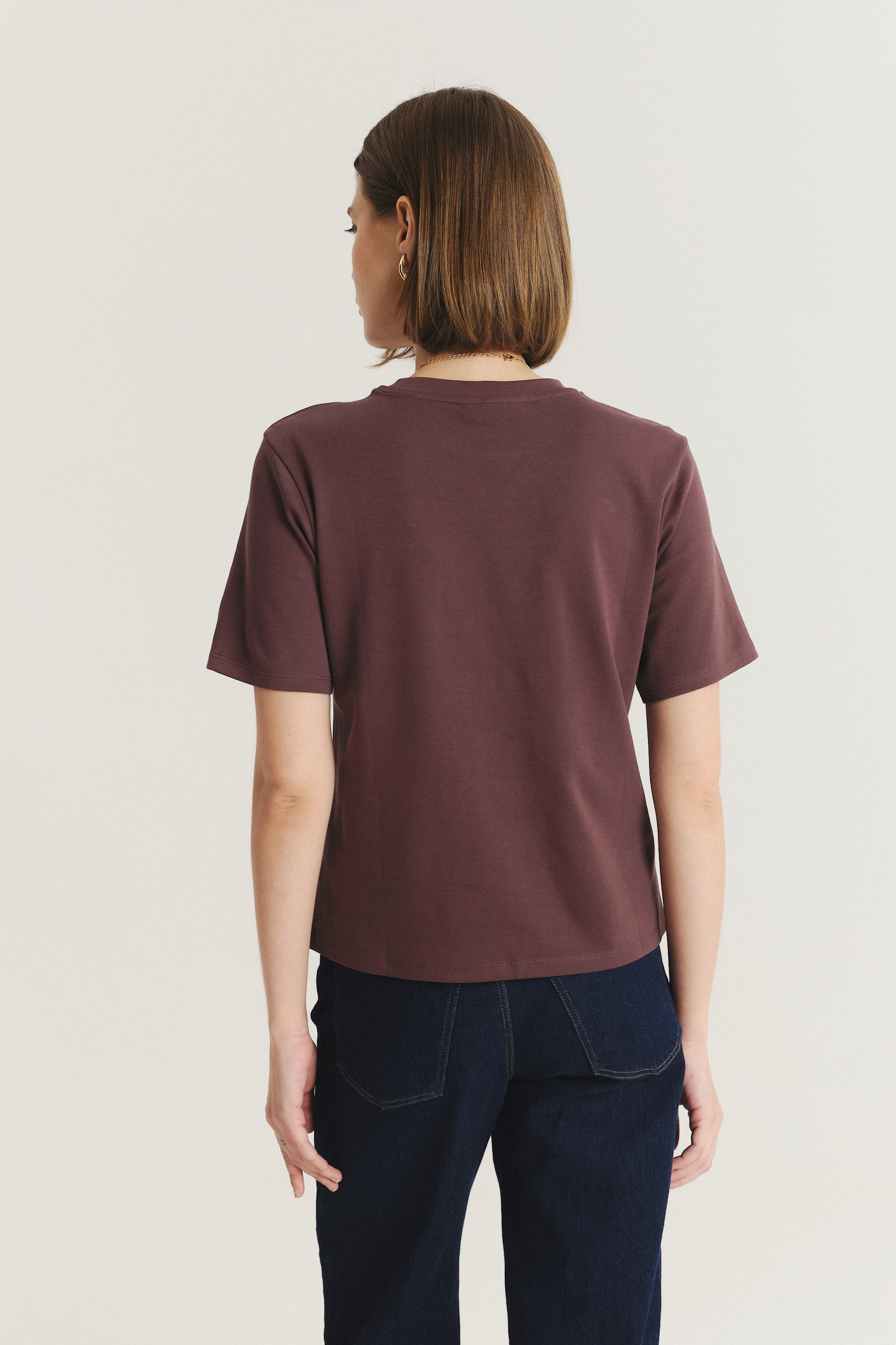 Basicowy t-shirt w kolorze ciemnej czekolady