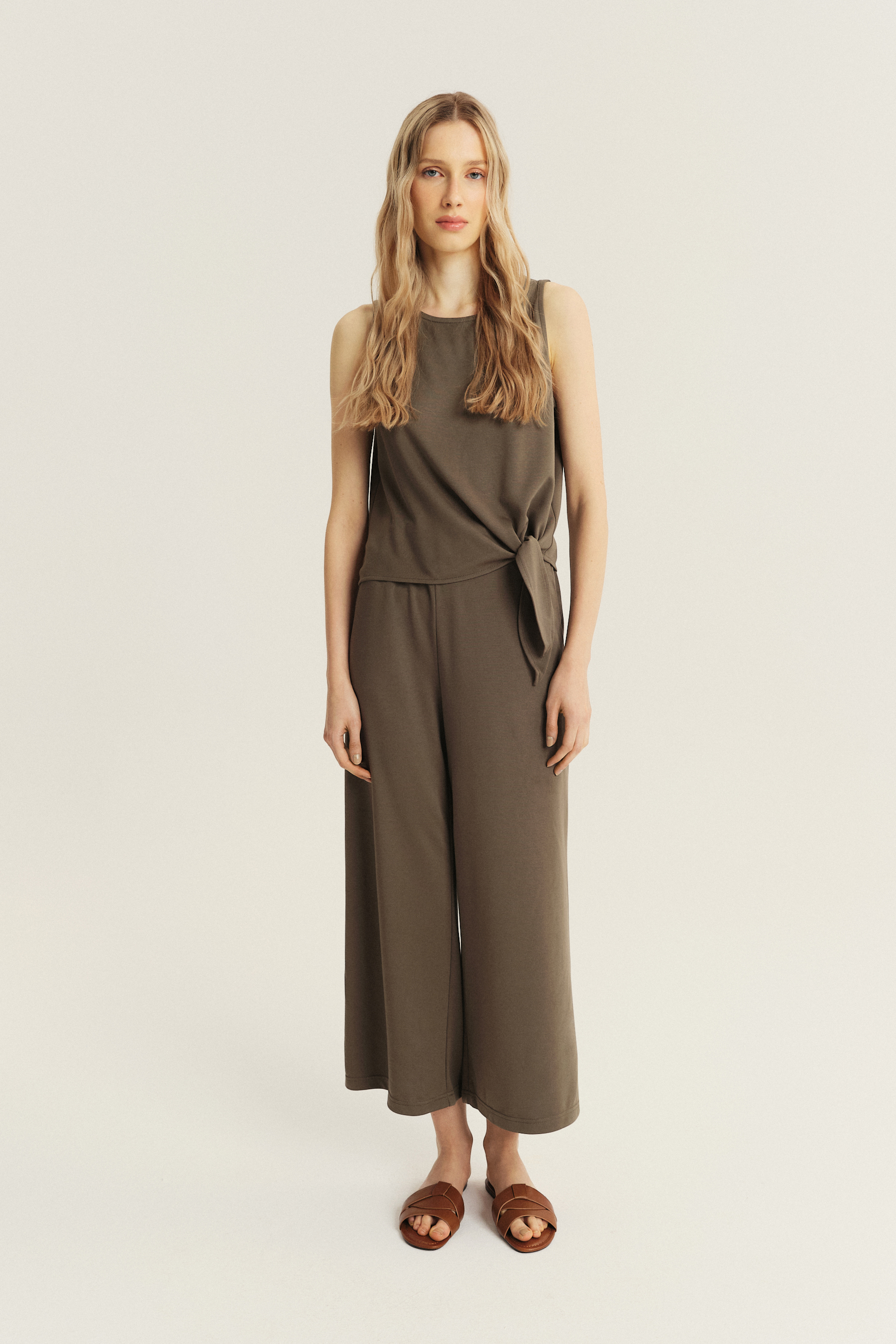 Stylowy top w kolorze khaki