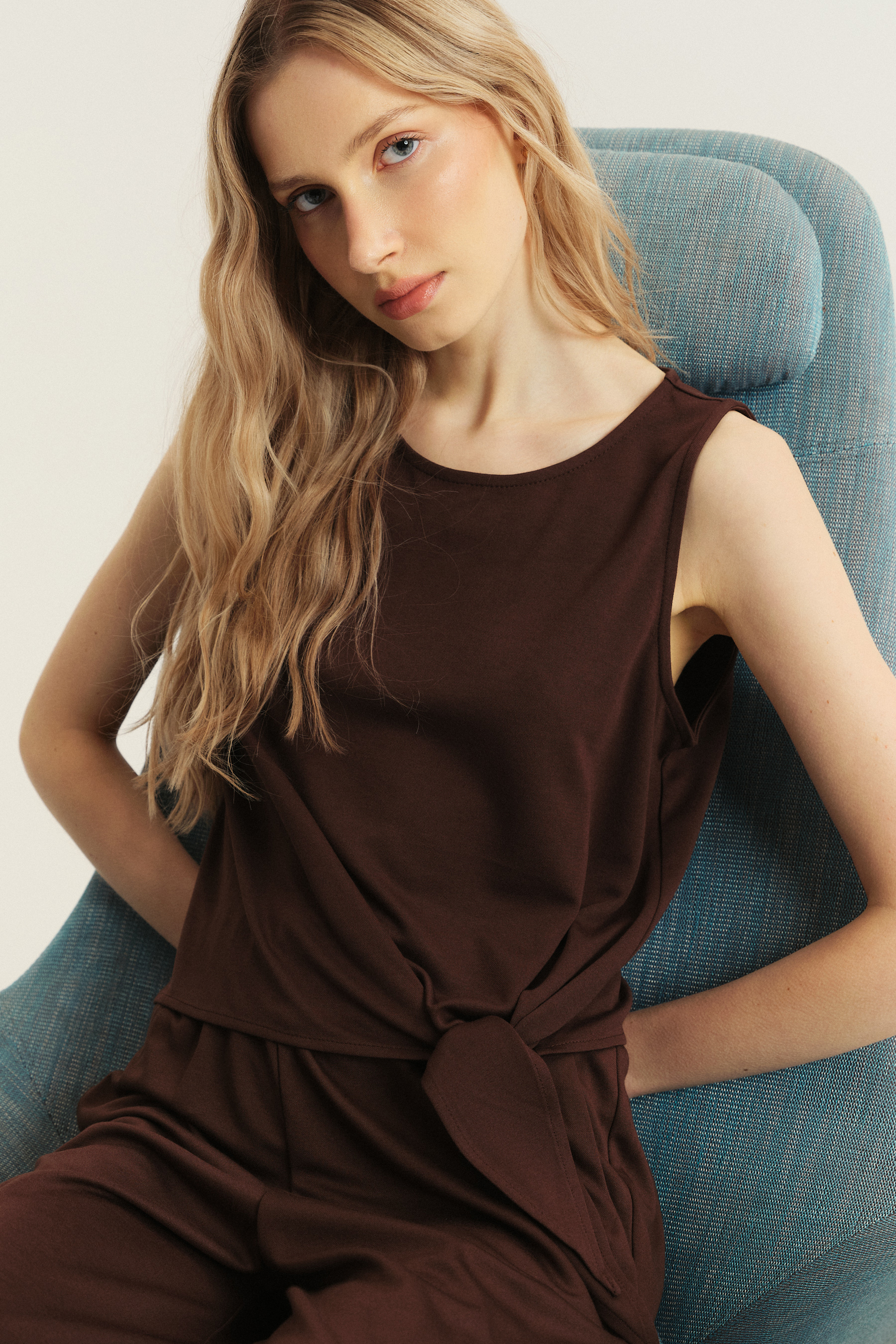 Stylowy top w kolorze ciemnej czekolady