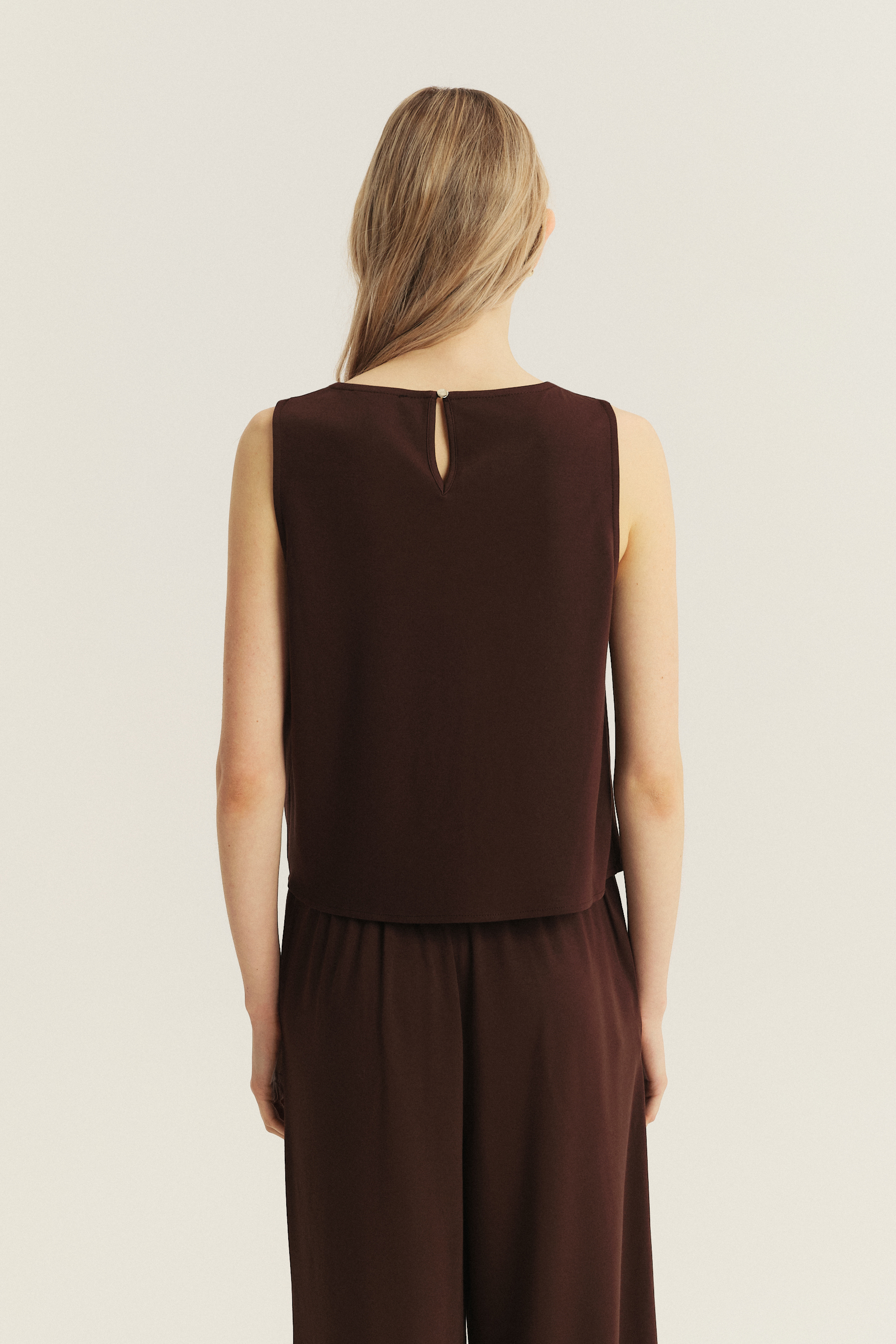Stylowy top w kolorze ciemnej czekolady
