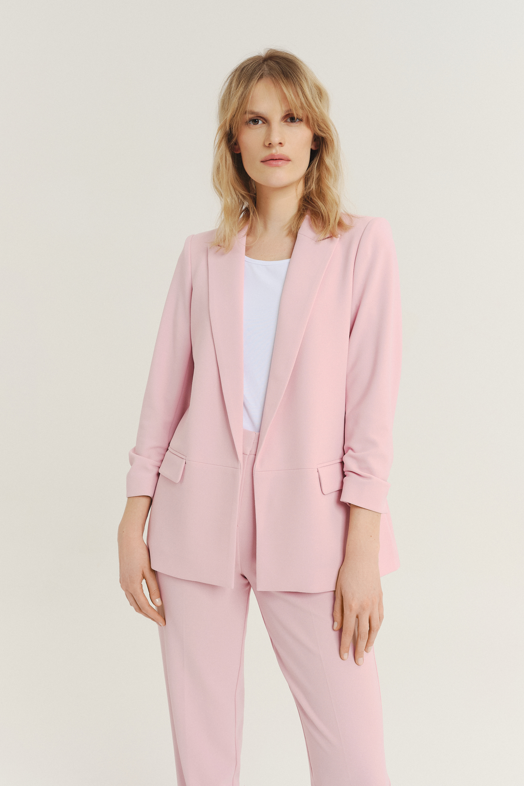 Klasyczna jasnoróżowa marynarka