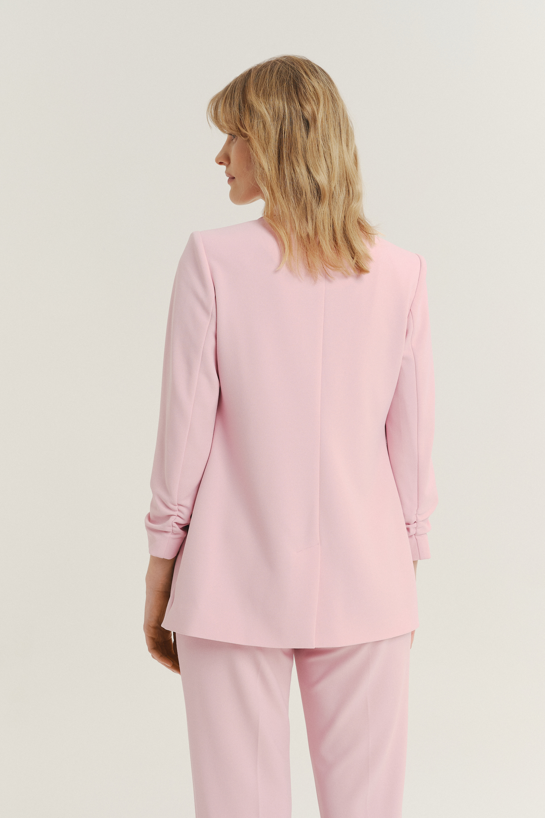 Klasyczna jasnoróżowa marynarka