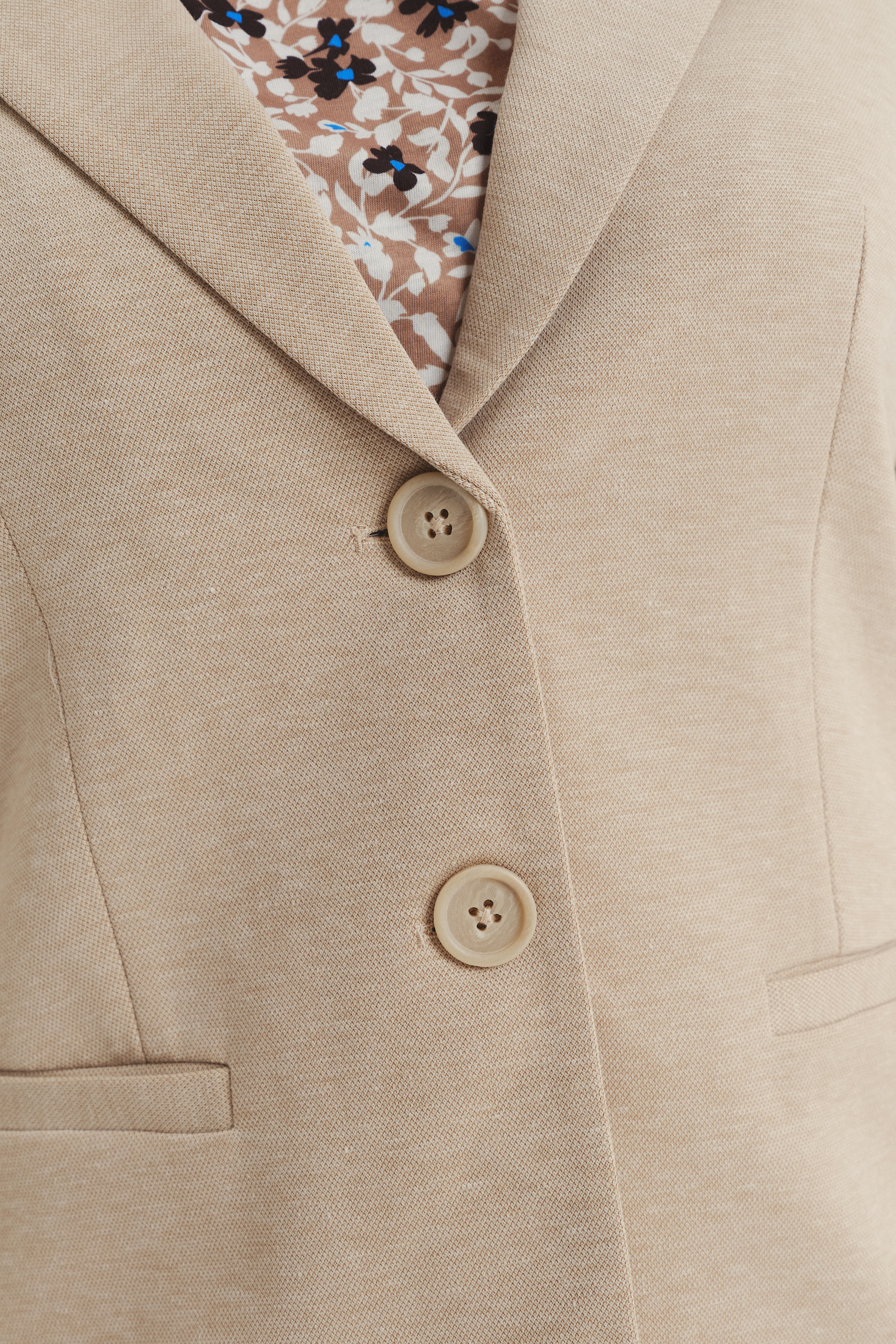 Klasyczna marynarka w beżowym kolorze