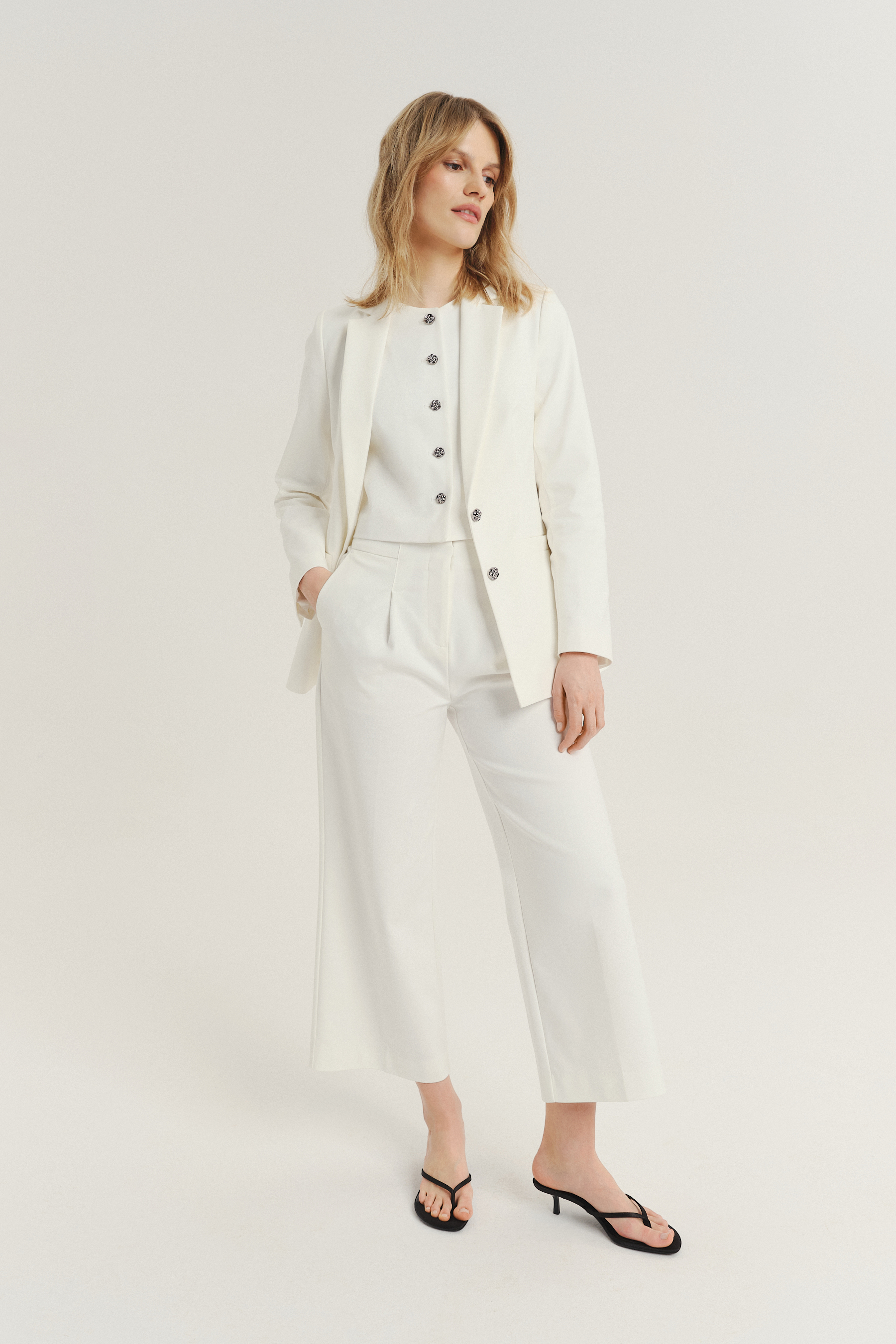 Klasyczny biały żakiet