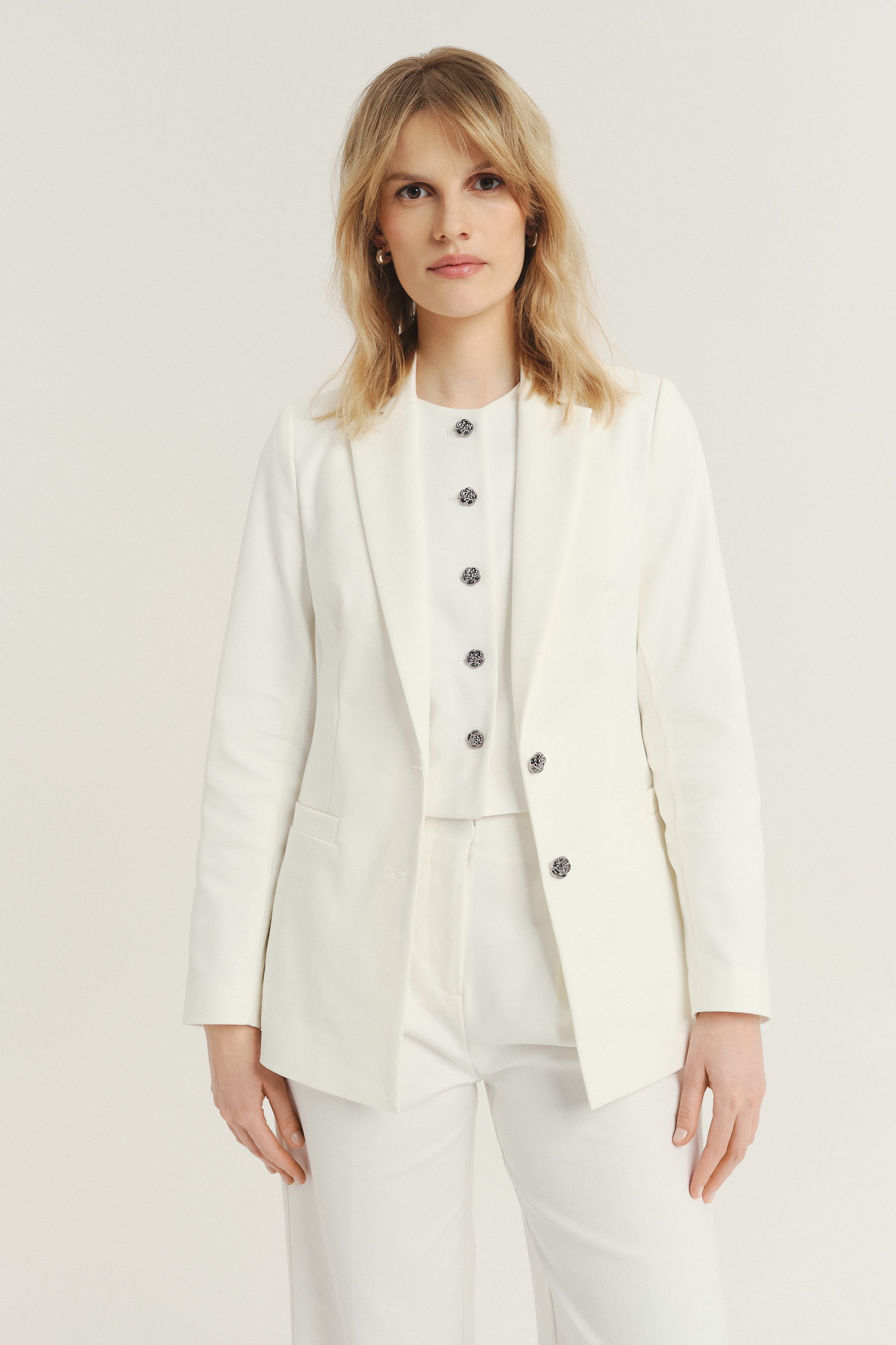 Klasyczny biały żakiet