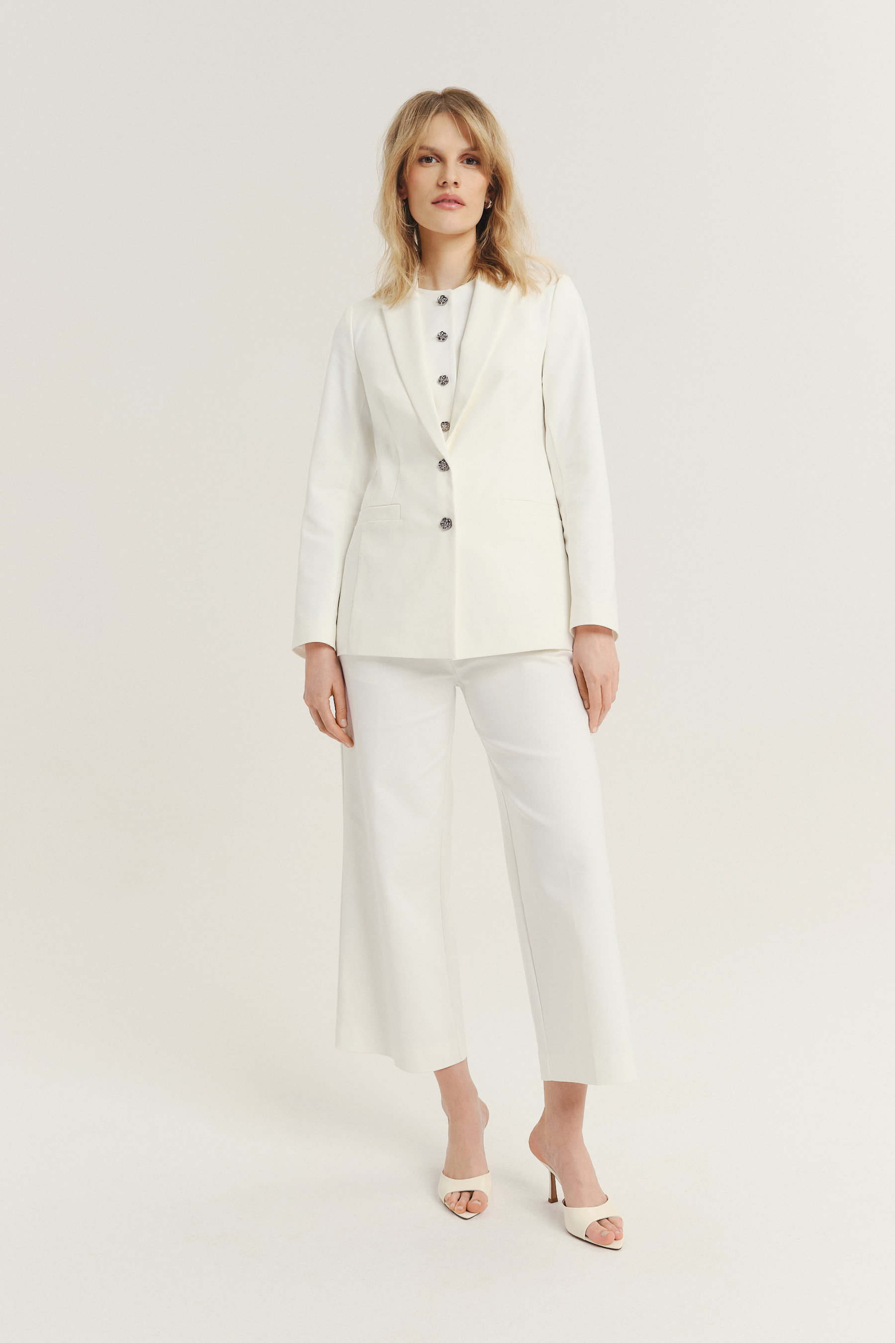 Klasyczny biały żakiet