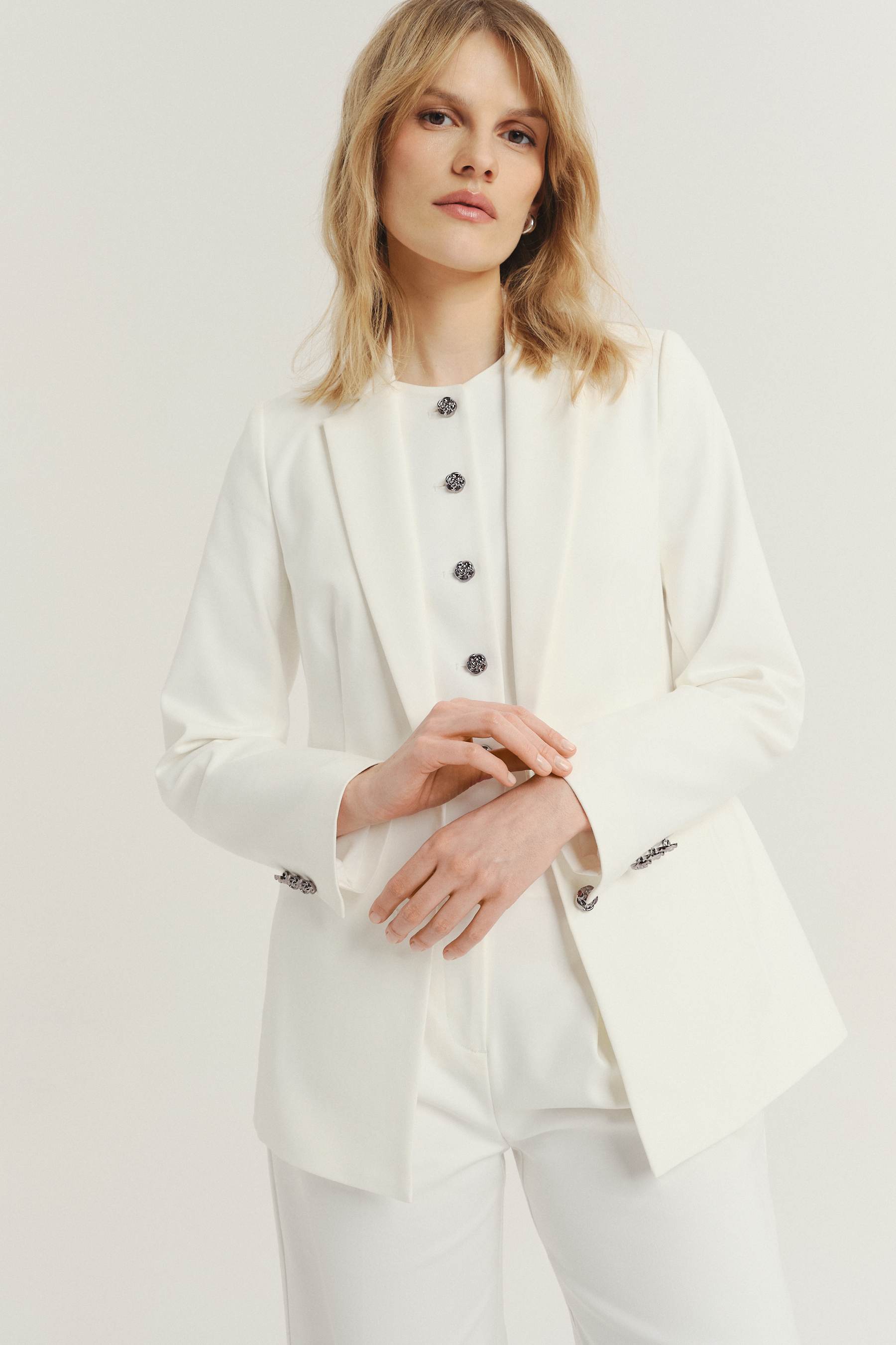 Klasyczny biały żakiet