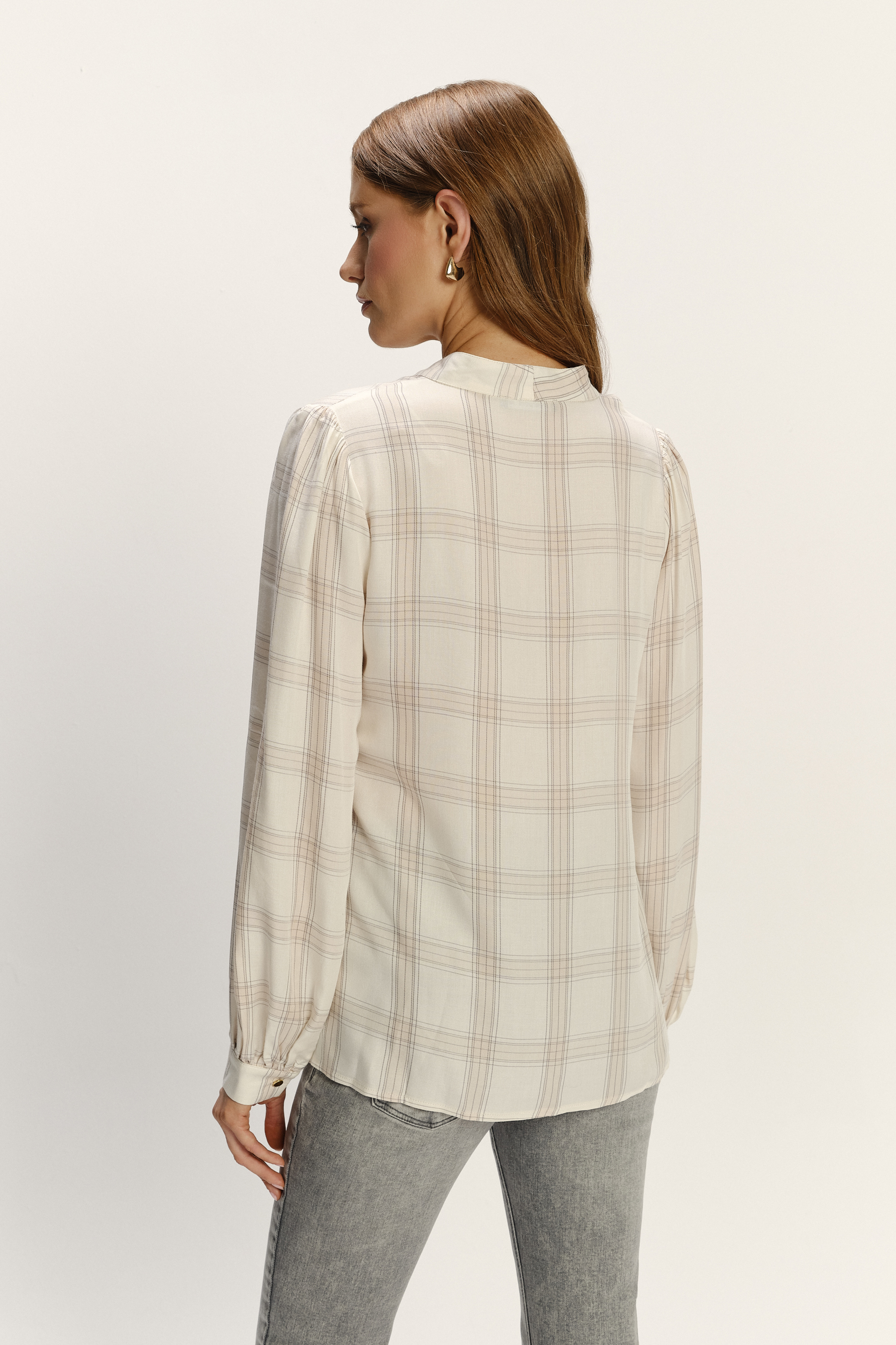 Efektowna beżowa bluzka w kratę