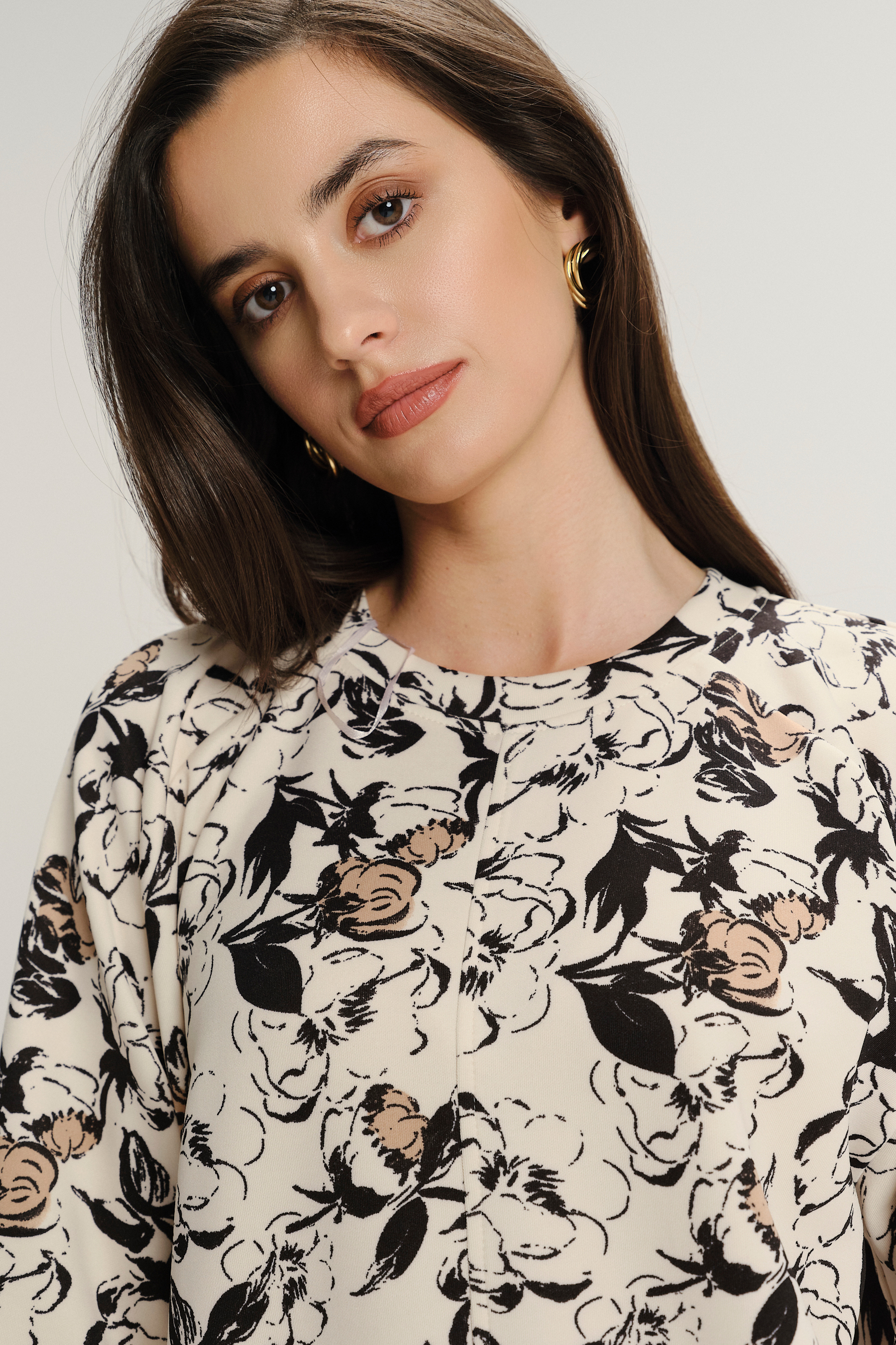 Luźna bluza z nadrukiem w kwiaty i rękawem 3/4