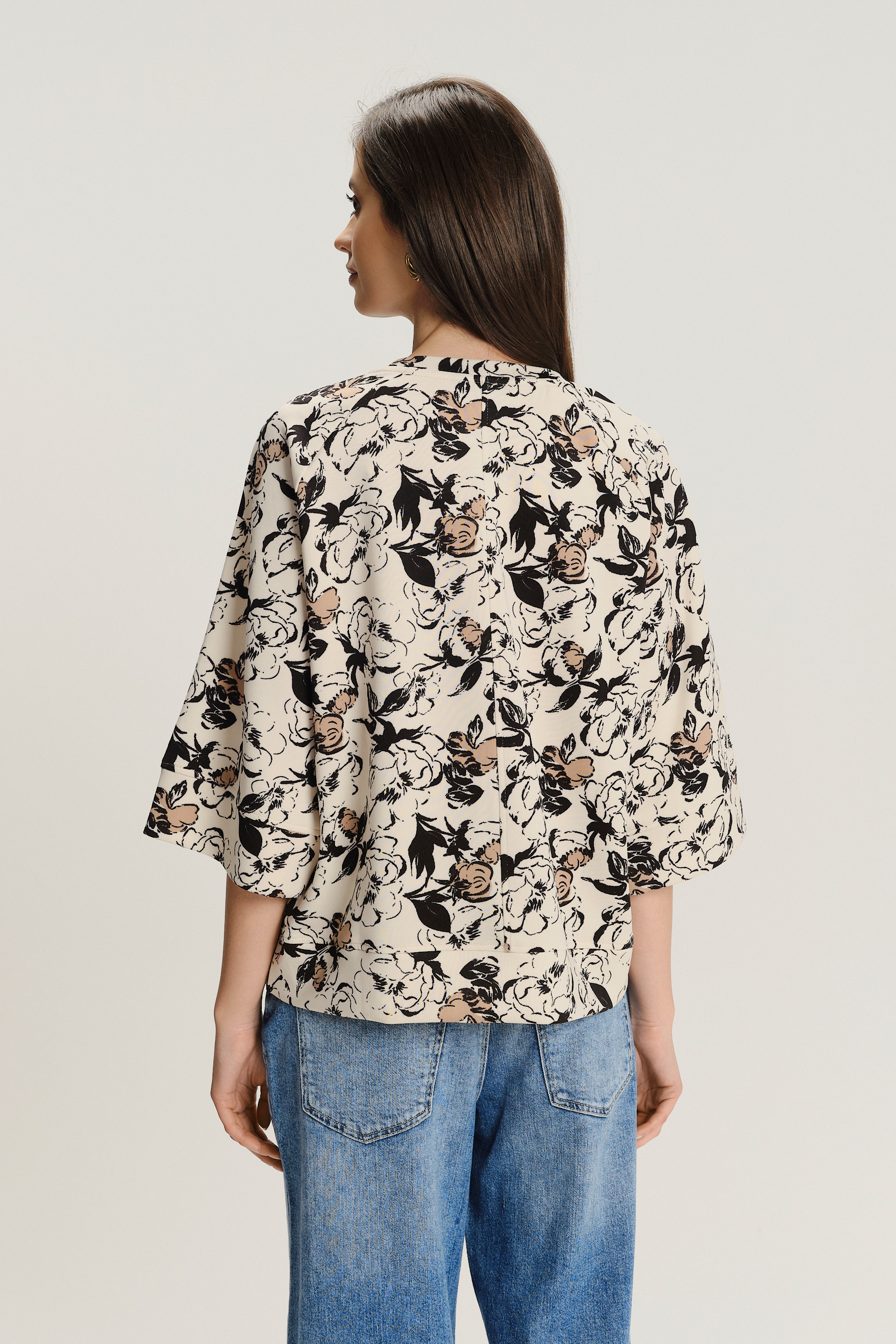 Luźna bluza z nadrukiem w kwiaty i rękawem 3/4