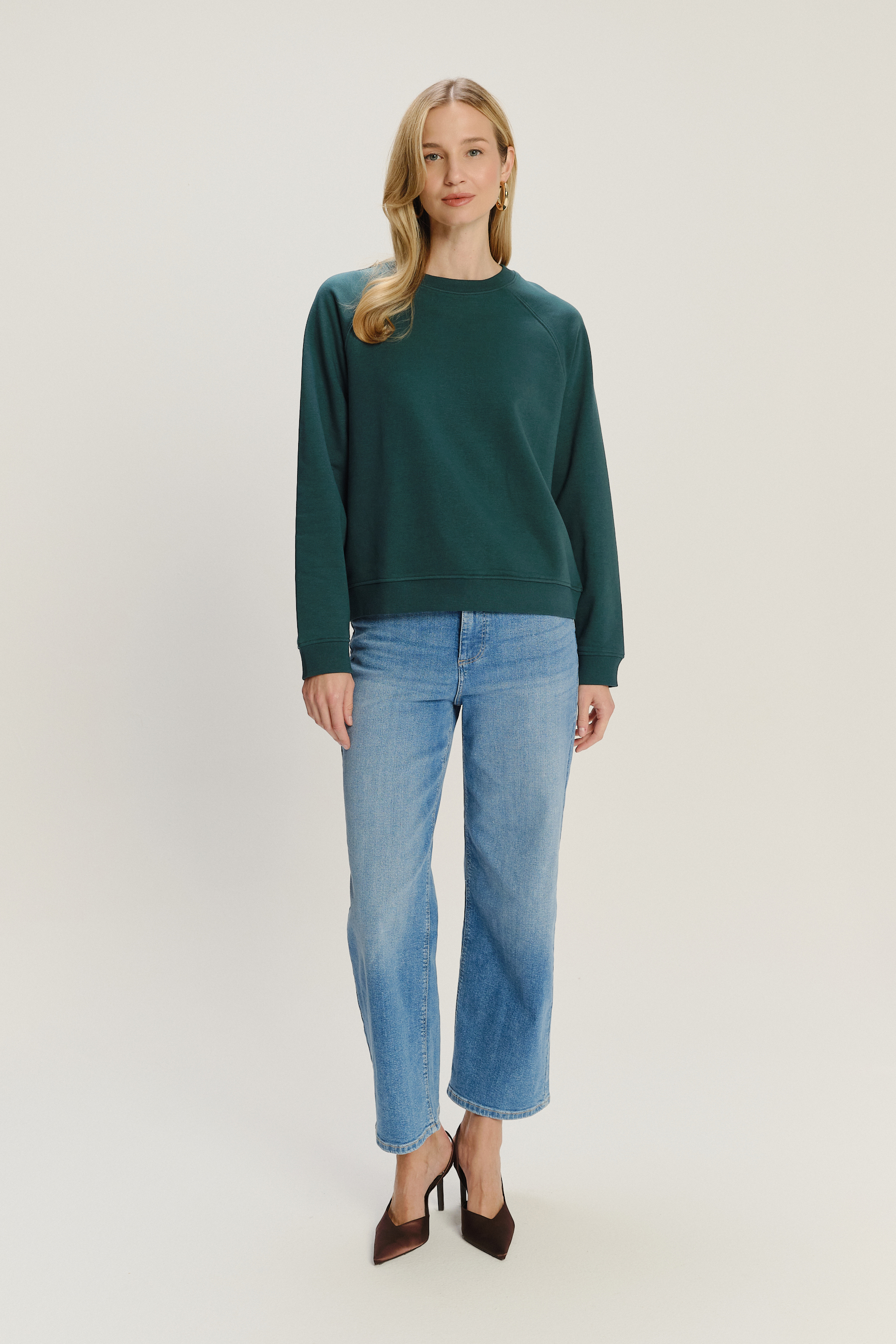 Basicowa bluza w kolorze ciemnej zieleni