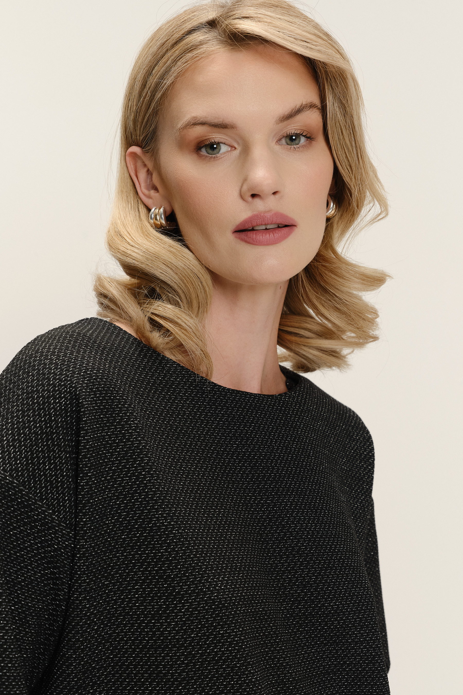 Klasyczna bluza z delikatnym połyskiem rękaw 3/4