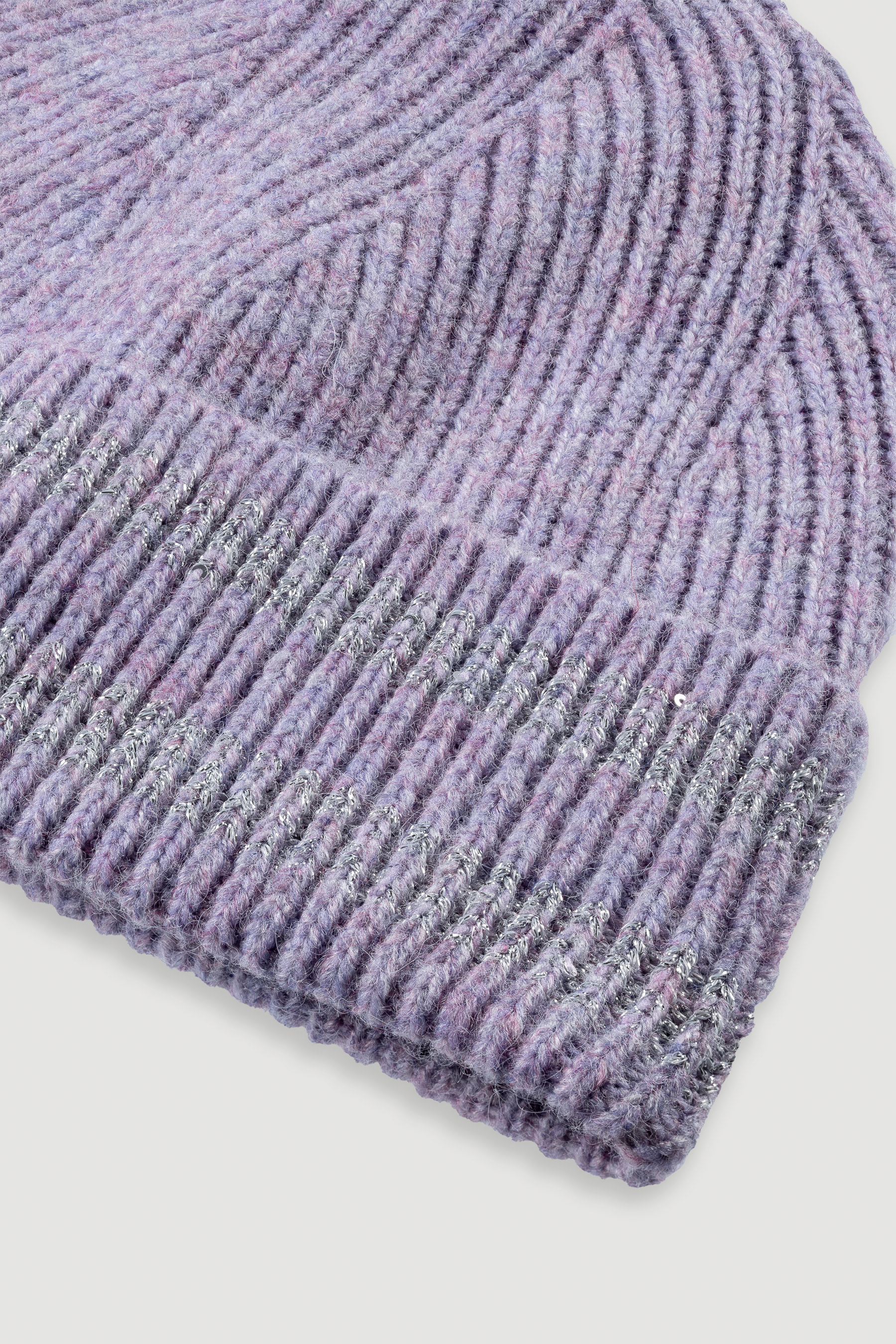 Czapka beanie z połyskującymi paskami