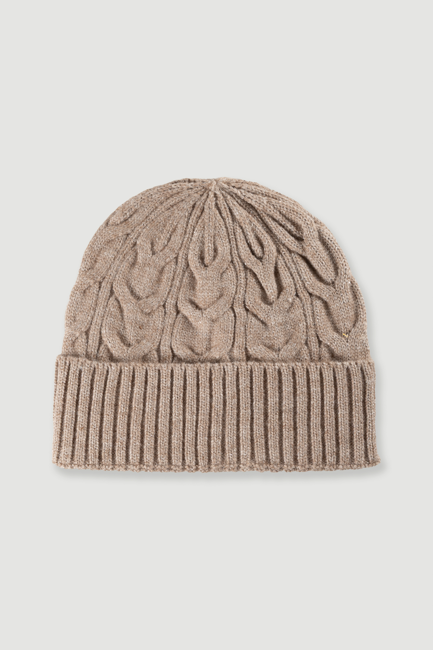 Efektowna jasnobrązowa czapka z widocznym splotem