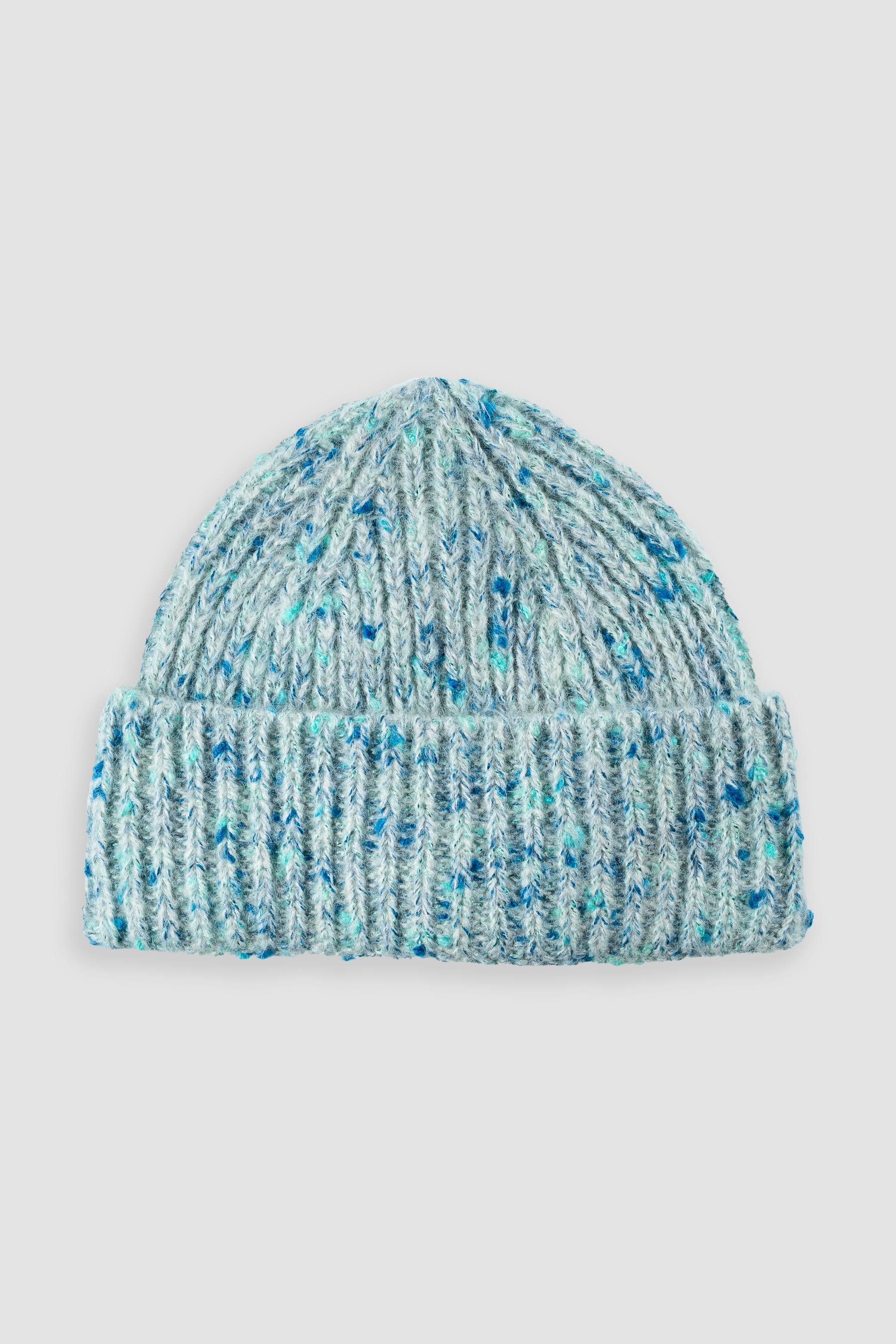 Jasnoniebieska prążkowana czapka typu beanie