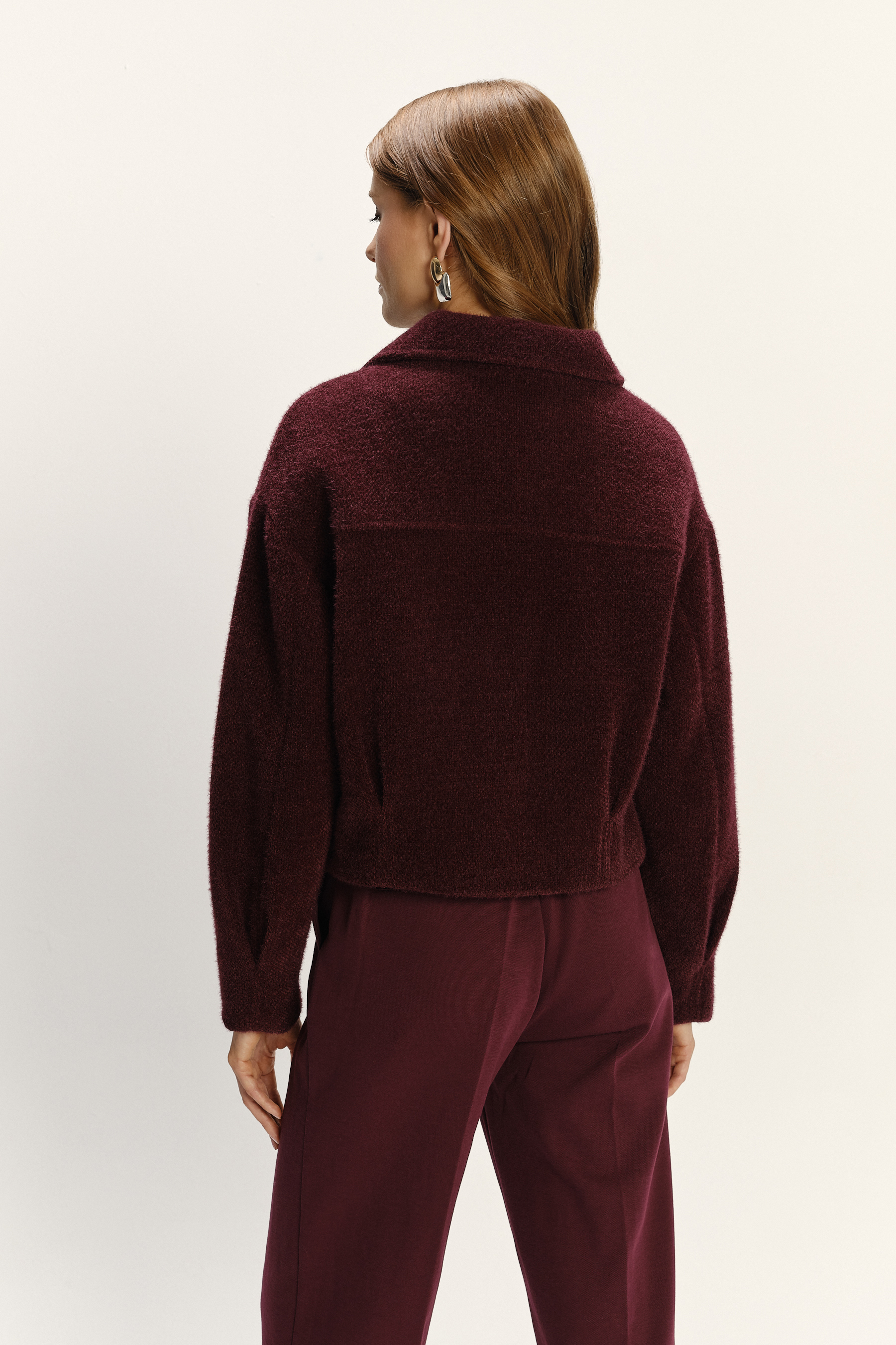 Burgundowa krótka kurtka o luźnym fasonie