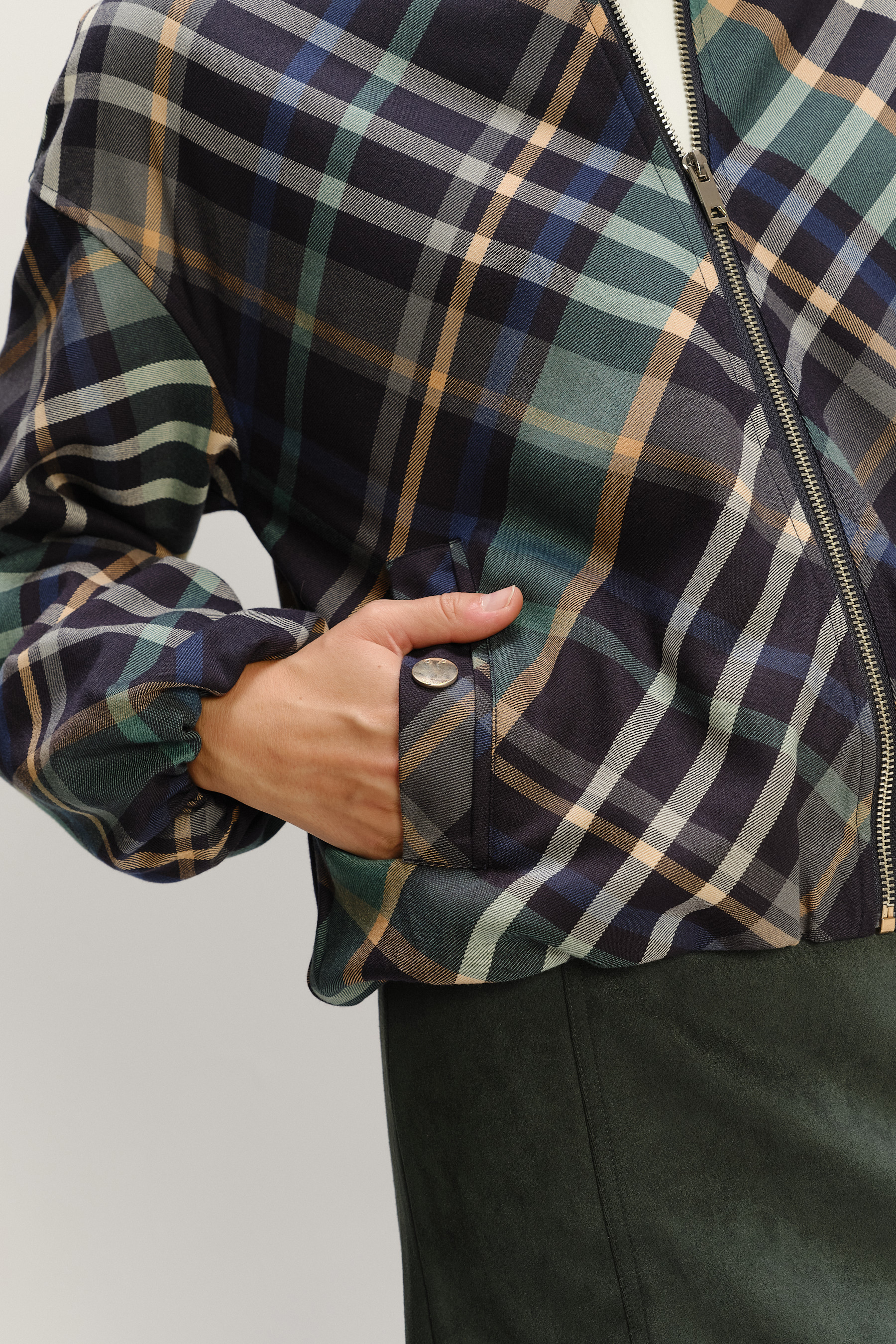 Kraciasta kurtka z domieszką wiskozy