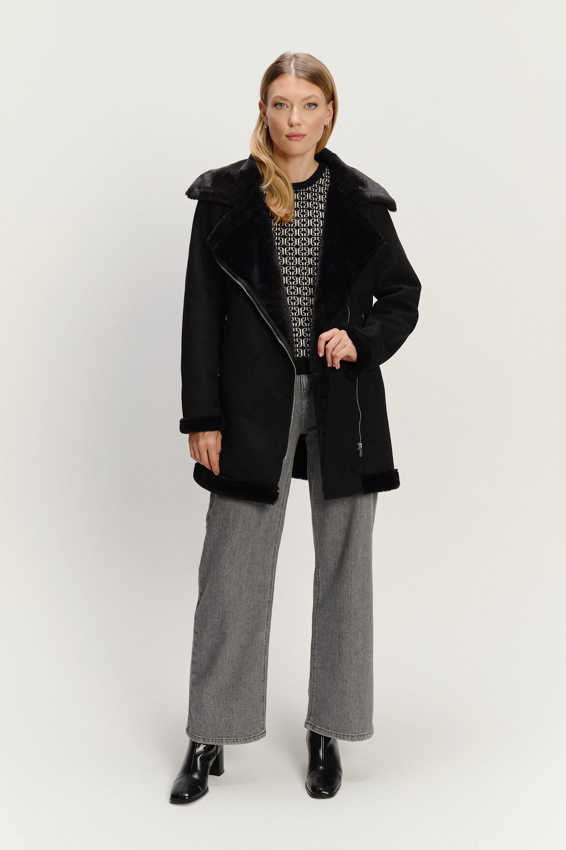 Czarny płaszcz z kożuchem 