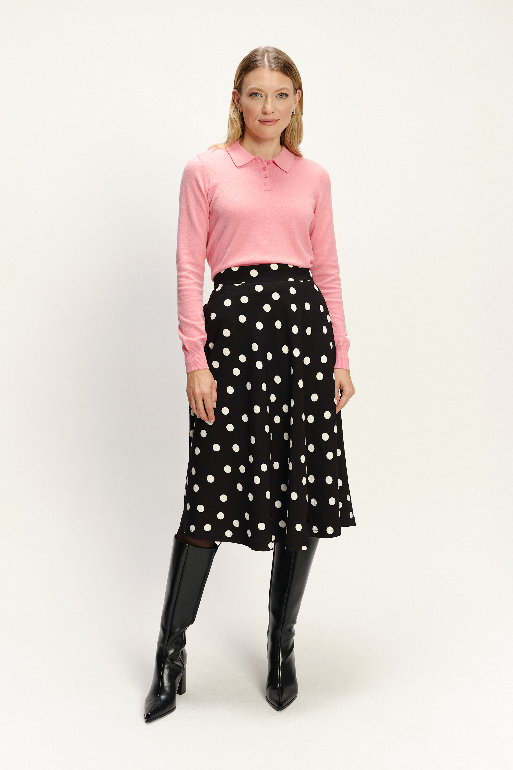 Kobieca delikatnie rozkloszowana spódnica midi nadruk w groszki