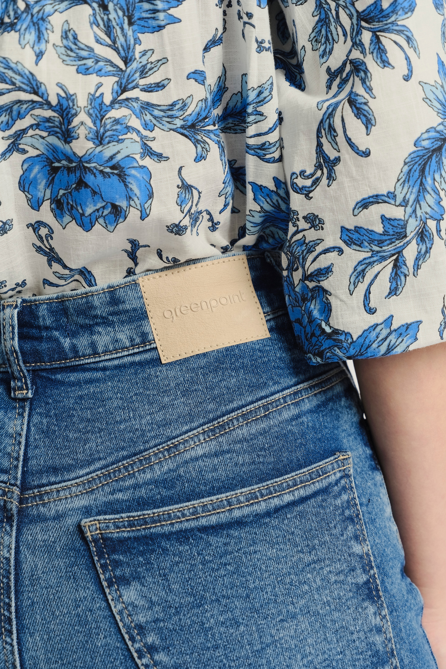 Klasyczne jeansy mom fit granatowe