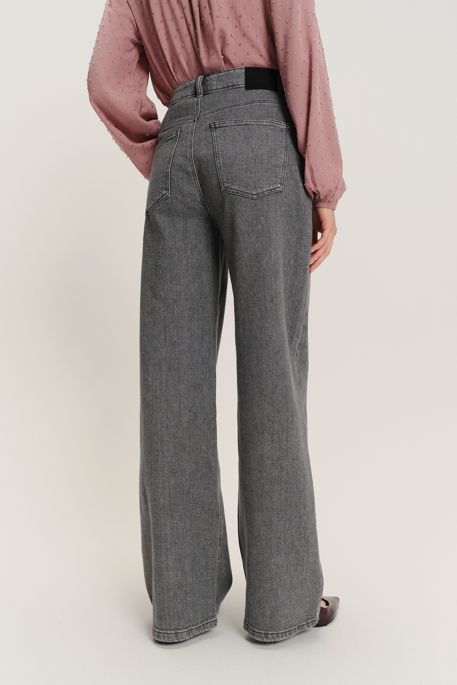 Ciemnoszare spodnie jeansowe wide leg