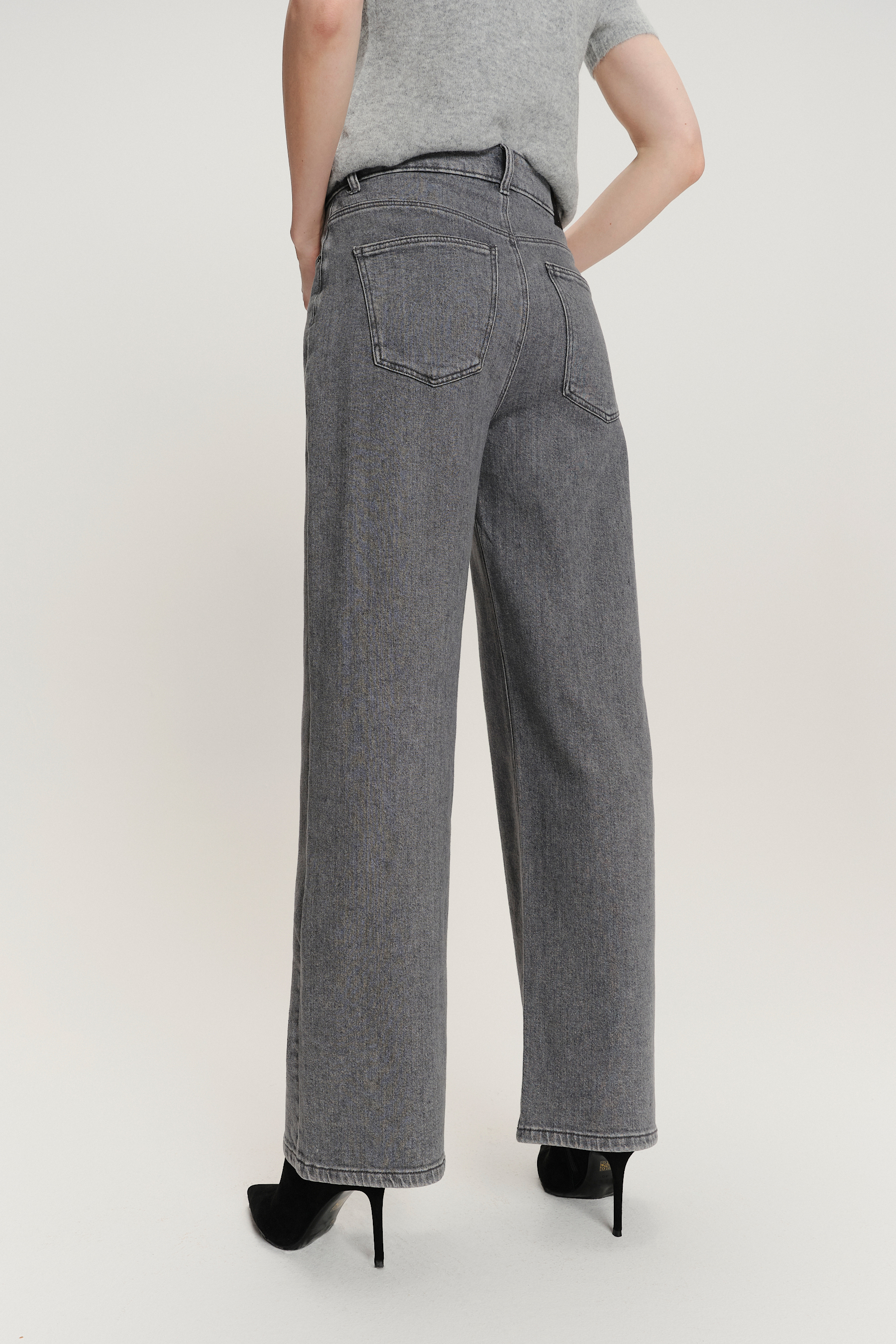 Ciemnoszare spodnie jeansowe wide leg