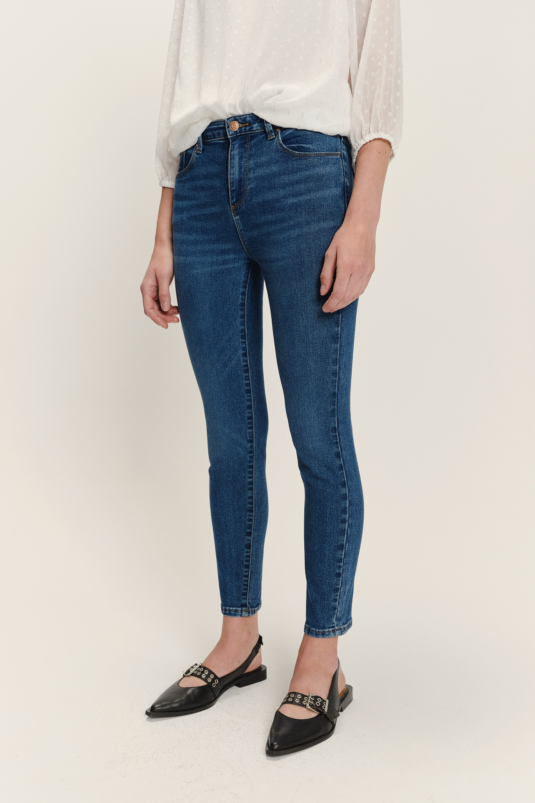 Ciemnogranatowe jeansy typu skinny