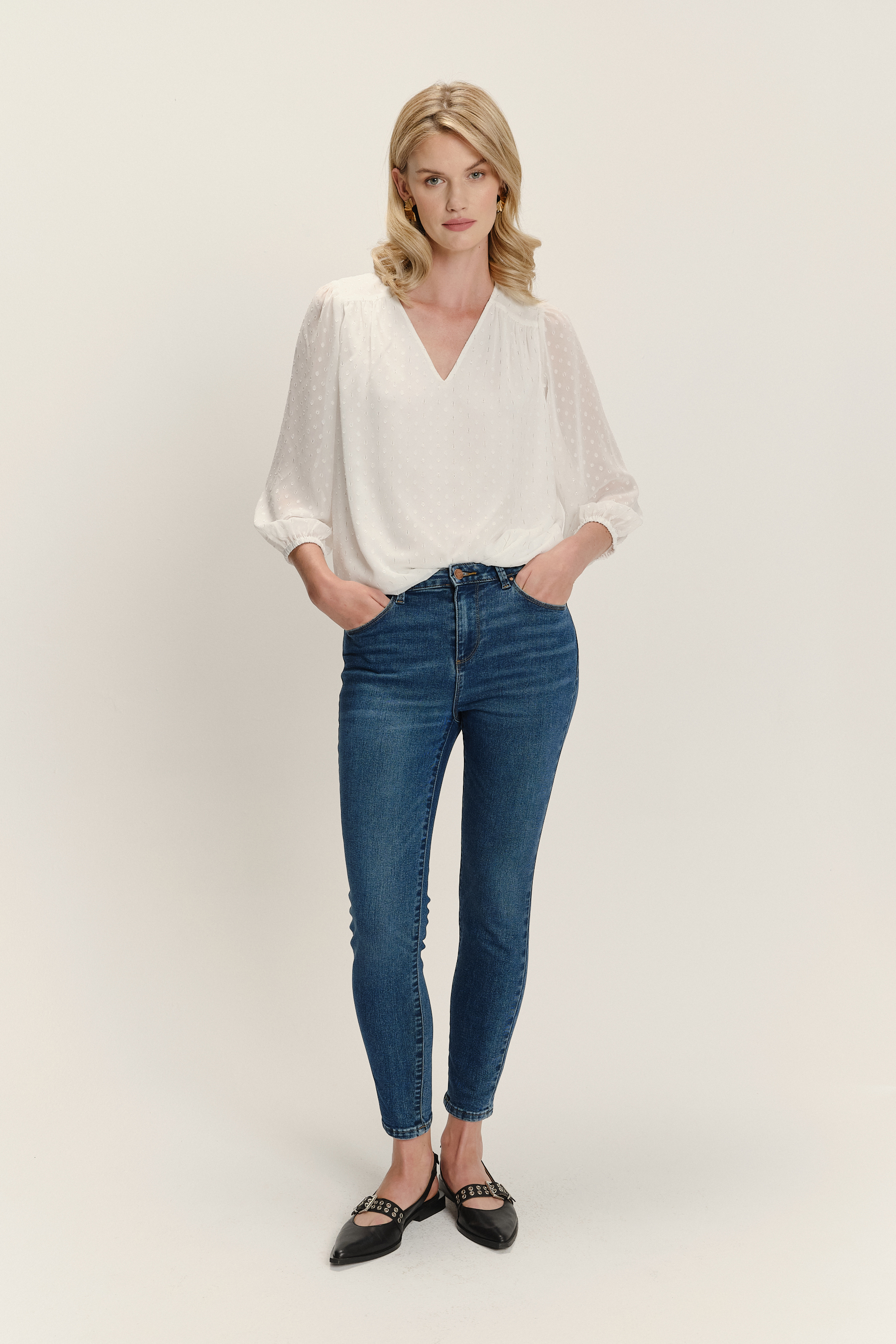 Ciemnogranatowe jeansy typu skinny