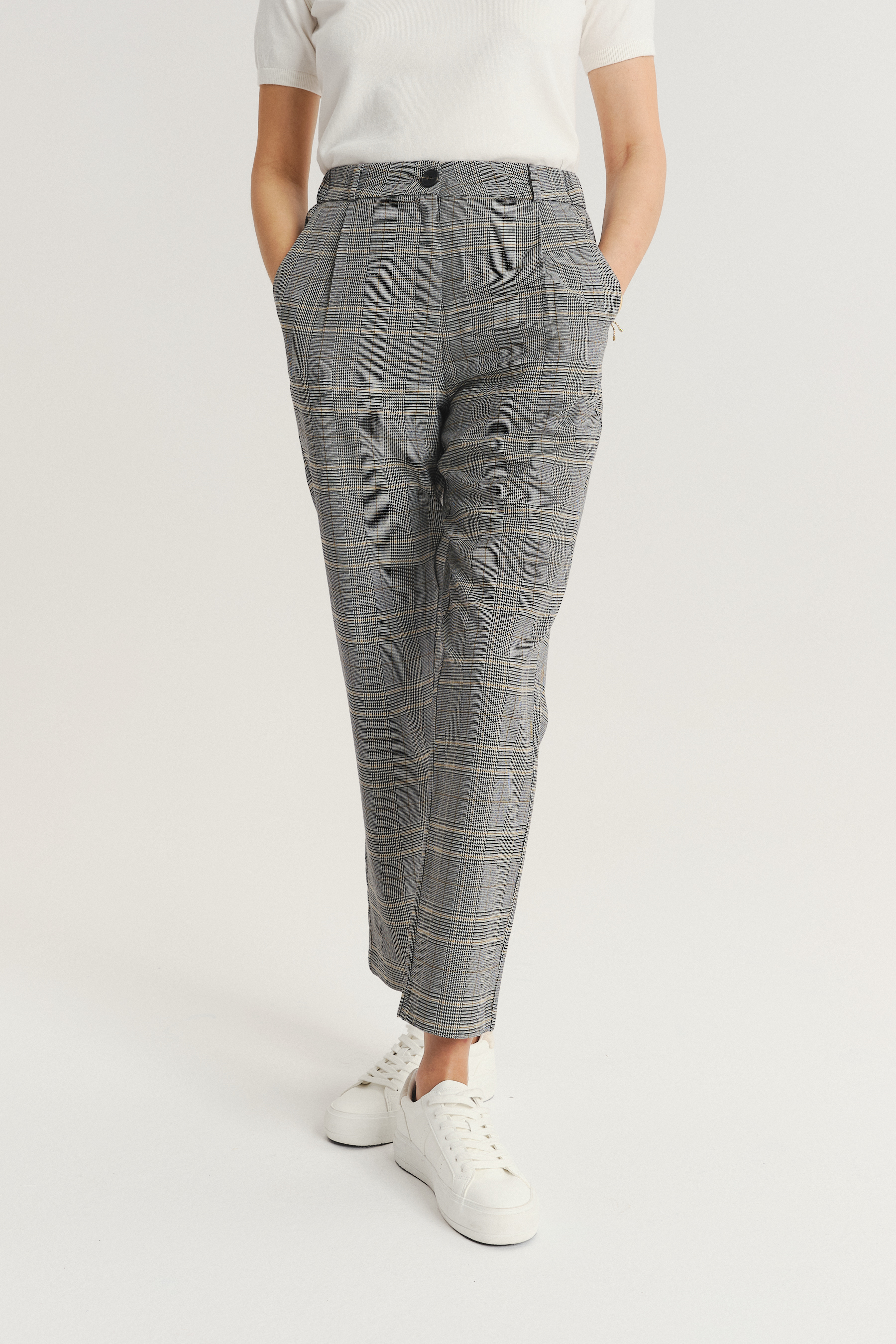 Stylowe szare cygaretki w kratę