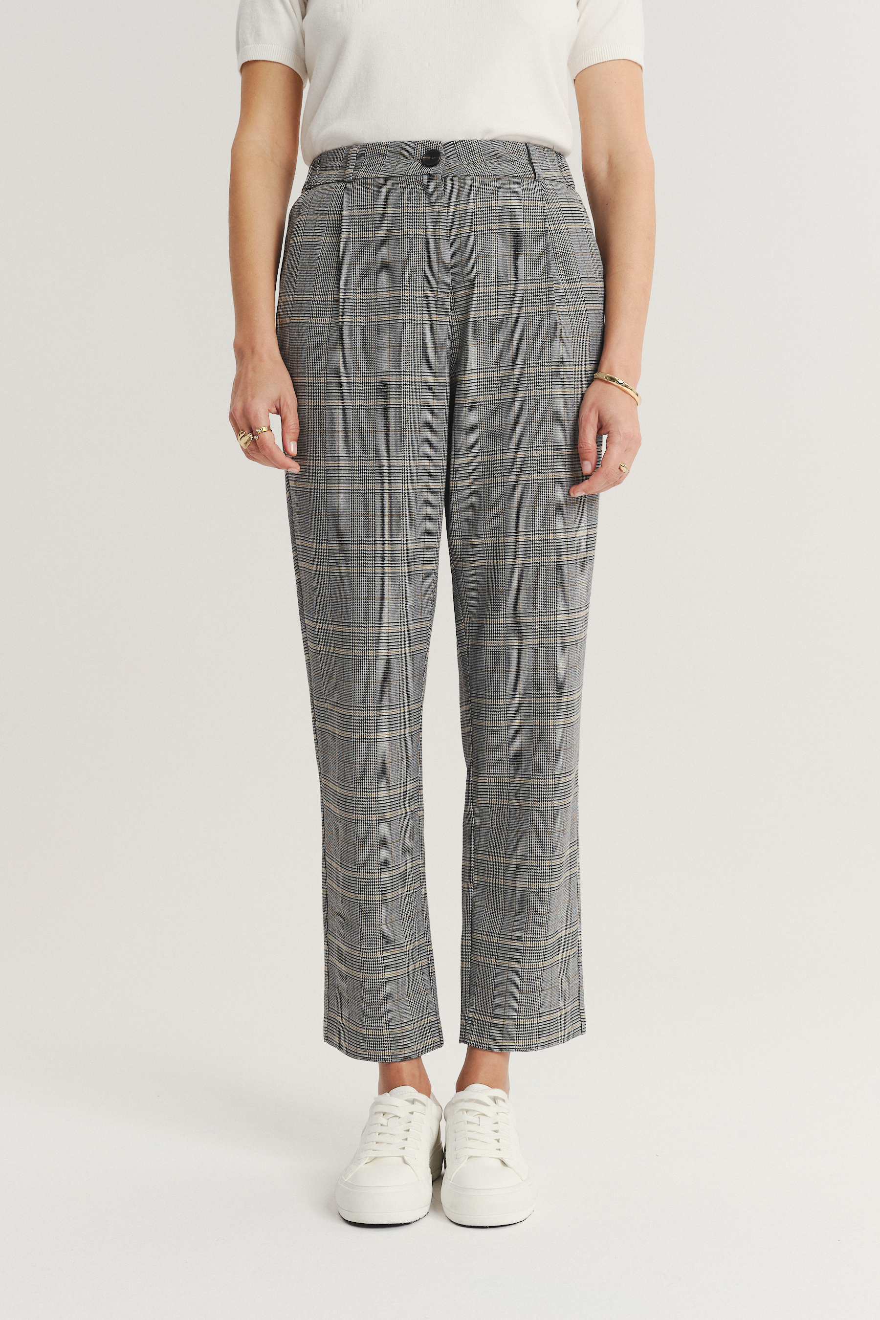 Stylowe szare cygaretki w kratę