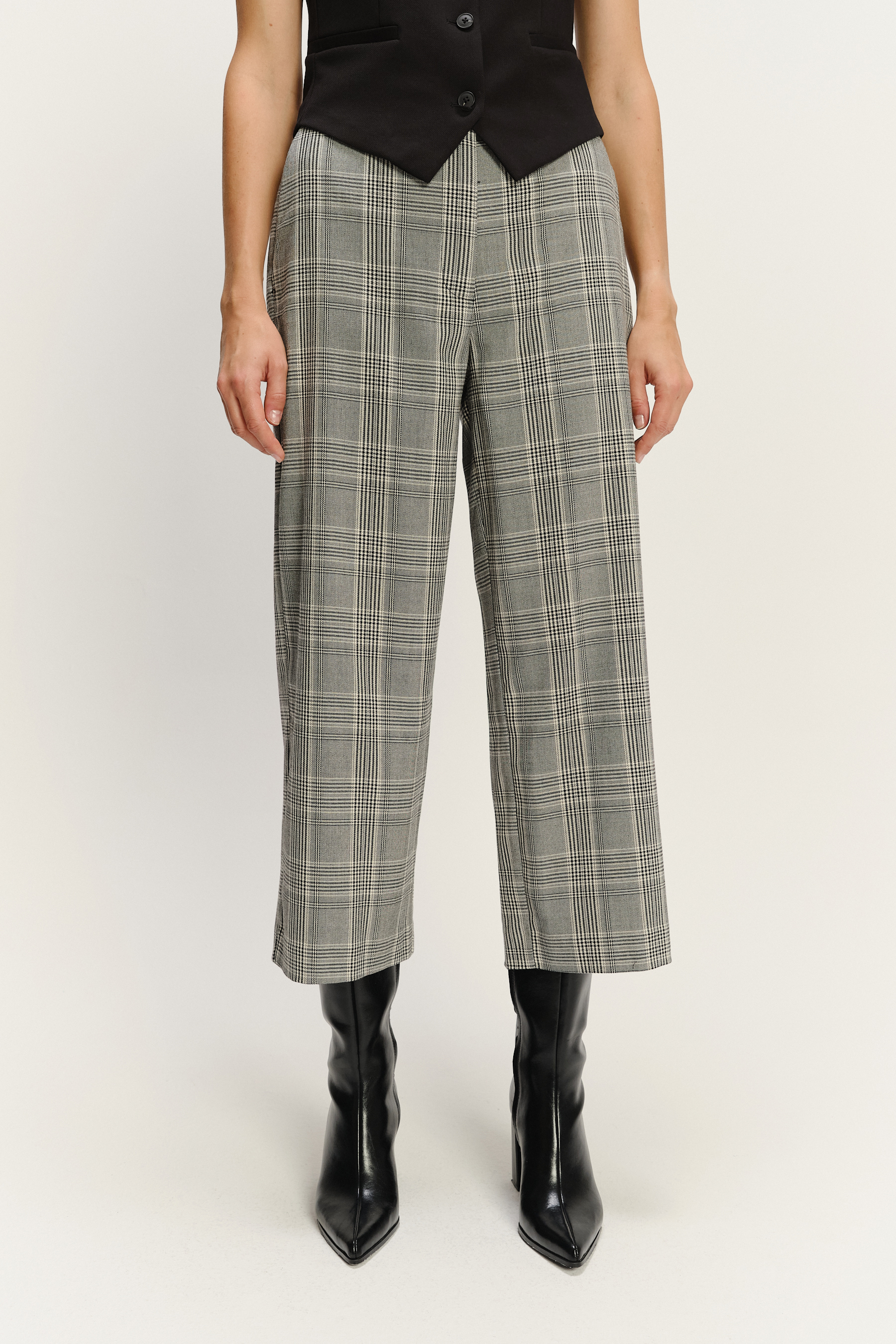 Luźne jasnoszare spodnie w kratę