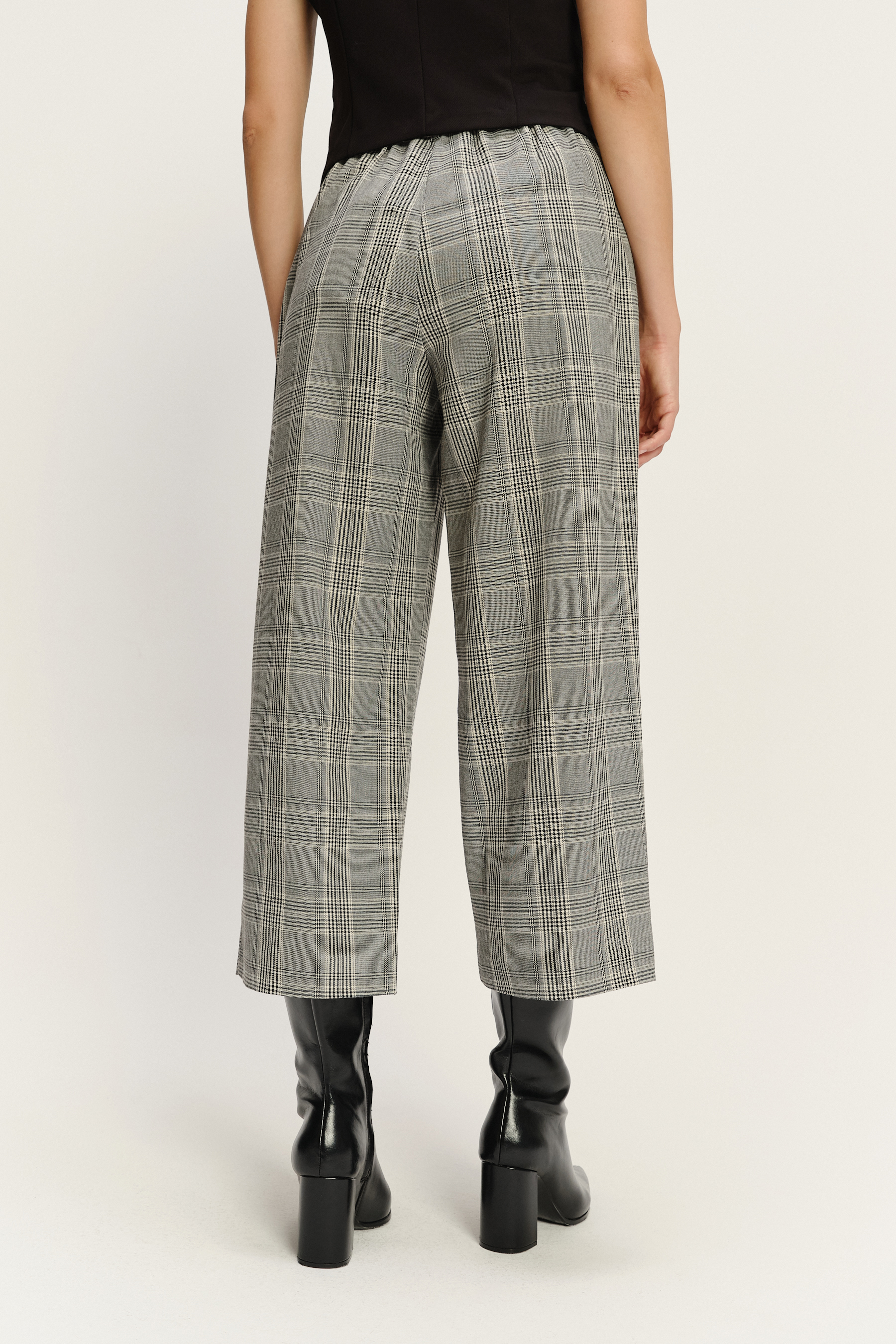 Luźne jasnoszare spodnie w kratę